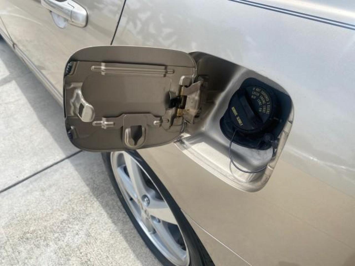 2004 Graphite Pearl /Ivory Honda Accord Sdn EX 1 OWNER LOW MILES 63,652 (1HGCM56614A) with an 2.4L DOHC MPFI 16-Valve i-VTEC I4 Engine engine, Automatic transmission, located at 4701 North Dixie Hwy, Pompano Beach, FL, 33064, (954) 422-2889, 26.240938, -80.123474 - OUR WEBPAGE FLORIDACARS1.COM HAS OVER 100 PHOTOS AND FREE CARFAX LINK 2004 HONDA ACCORD EX VIN: 1HGCM56614A033648 1 H G C M 5 6 6 1 4 A 0 3 3 6 4 8 SEDAN 4 DR 2.4L I4 F DOHC GASOLINE FRONT WHEEL DRIVE Top Features Alloy Wheels Cloth Seats Sunroof(s) Basic Features ABS Brakes AM/FM Stereo Air Conditi - Photo#78