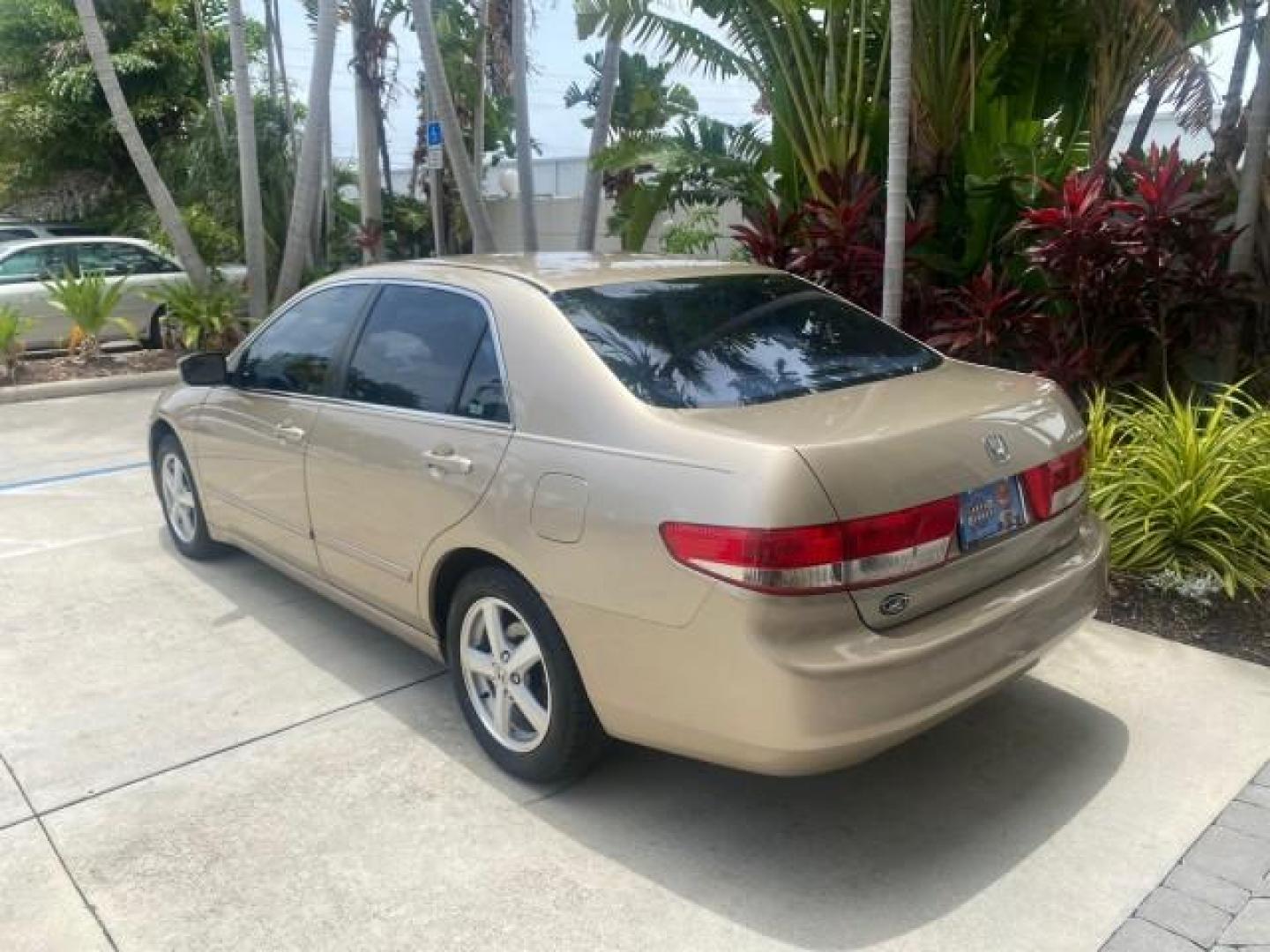 2004 Graphite Pearl /Ivory Honda Accord Sdn EX 1 OWNER LOW MILES 63,652 (1HGCM56614A) with an 2.4L DOHC MPFI 16-Valve i-VTEC I4 Engine engine, Automatic transmission, located at 4701 North Dixie Hwy, Pompano Beach, FL, 33064, (954) 422-2889, 26.240938, -80.123474 - OUR WEBPAGE FLORIDACARS1.COM HAS OVER 100 PHOTOS AND FREE CARFAX LINK 2004 HONDA ACCORD EX VIN: 1HGCM56614A033648 1 H G C M 5 6 6 1 4 A 0 3 3 6 4 8 SEDAN 4 DR 2.4L I4 F DOHC GASOLINE FRONT WHEEL DRIVE Top Features Alloy Wheels Cloth Seats Sunroof(s) Basic Features ABS Brakes AM/FM Stereo Air Conditi - Photo#79