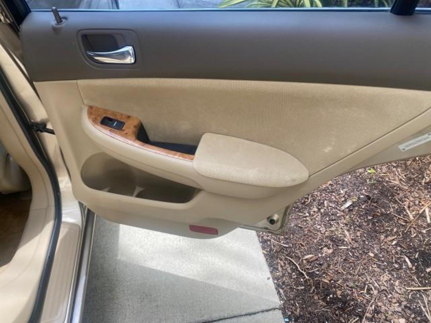 2004 Graphite Pearl /Ivory Honda Accord Sdn EX 1 OWNER LOW MILES 63,652 (1HGCM56614A) with an 2.4L DOHC MPFI 16-Valve i-VTEC I4 Engine engine, Automatic transmission, located at 4701 North Dixie Hwy, Pompano Beach, FL, 33064, (954) 422-2889, 26.240938, -80.123474 - OUR WEBPAGE FLORIDACARS1.COM HAS OVER 100 PHOTOS AND FREE CARFAX LINK 2004 HONDA ACCORD EX VIN: 1HGCM56614A033648 1 H G C M 5 6 6 1 4 A 0 3 3 6 4 8 SEDAN 4 DR 2.4L I4 F DOHC GASOLINE FRONT WHEEL DRIVE Top Features Alloy Wheels Cloth Seats Sunroof(s) Basic Features ABS Brakes AM/FM Stereo Air Conditi - Photo#92