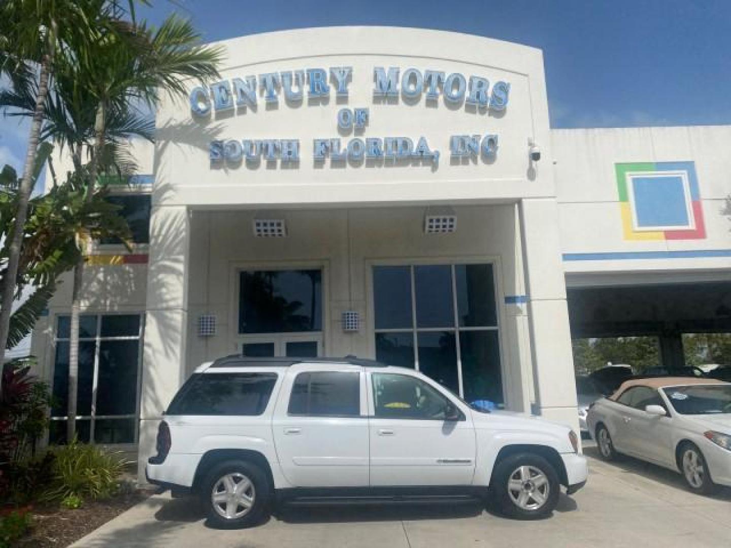 2002 Summit White /Medium Pewter Chevrolet TrailBlazer EXT LT NO ACCIDENTS (1GNES16S826) with an 4.2L Vortec 4200 DOHC SFI 24-Valve I6 Engine engine, Automatic transmission, located at 4701 North Dixie Hwy, Pompano Beach, FL, 33064, (954) 422-2889, 26.240938, -80.123474 - OUR WEBPAGE FLORIDACARS1.COM HAS OVER 100 PHOTOS AND FREE CARFAX LINK 2002 CHEVROLET TRAILBLAZER EXT LT VIN: 1GNES16S826101602 1 G N E S 1 6 S 8 2 6 1 0 1 6 0 2 4 DOOR WAGON/SPORT UTILITY 4.2L I6 F DOHC GASOLINE REAR WHEEL DRIVE Top Features Alloy Wheels Leather Seats Running Boards Tow Hitch Basic - Photo#0