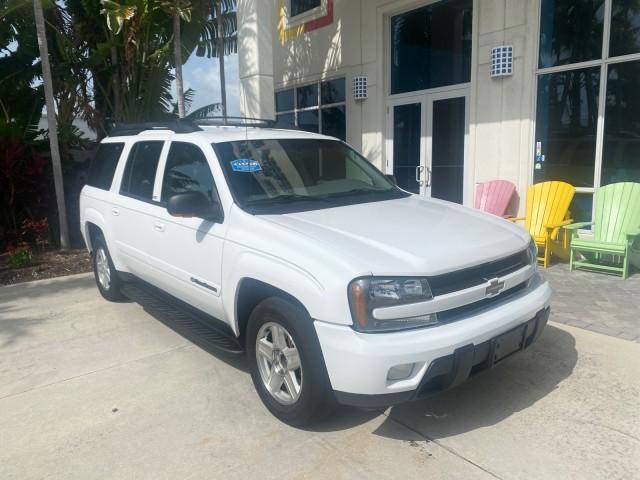 2002 Summit White /Medium Pewter Chevrolet TrailBlazer EXT LT NO ACCIDENTS LOW MILES 69,572 (1GNES16S826) with an 4.2L Vortec 4200 DOHC SFI 24-Valve I6 Engine engine, Automatic transmission, located at 4701 North Dixie Hwy, Pompano Beach, FL, 33064, (954) 422-2889, 26.240938, -80.123474 - OUR WEBPAGE FLORIDACARS1.COM HAS OVER 100 PHOTOS AND FREE CARFAX LINK 2002 CHEVROLET TRAILBLAZER EXT LT VIN: 1GNES16S826101602 1 G N E S 1 6 S 8 2 6 1 0 1 6 0 2 4 DOOR WAGON/SPORT UTILITY 4.2L I6 F DOHC GASOLINE REAR WHEEL DRIVE Top Features Alloy Wheels Leather Seats Running Boards Tow Hitch Basic - Photo#1