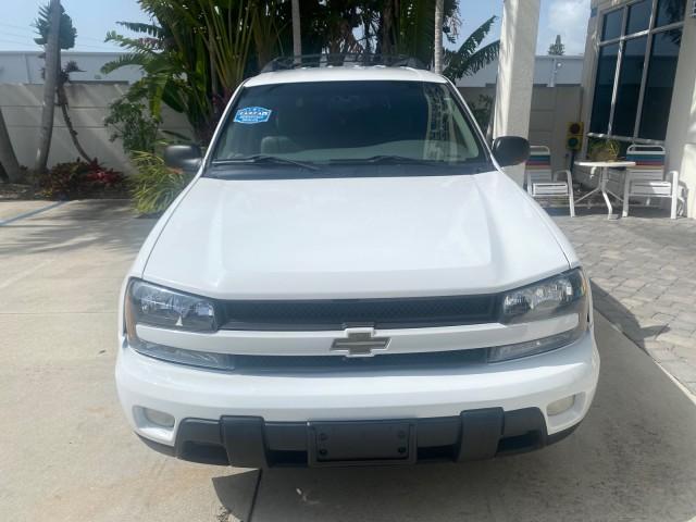 2002 Summit White /Medium Pewter Chevrolet TrailBlazer EXT LT NO ACCIDENTS LOW MILES 69,572 (1GNES16S826) with an 4.2L Vortec 4200 DOHC SFI 24-Valve I6 Engine engine, Automatic transmission, located at 4701 North Dixie Hwy, Pompano Beach, FL, 33064, (954) 422-2889, 26.240938, -80.123474 - OUR WEBPAGE FLORIDACARS1.COM HAS OVER 100 PHOTOS AND FREE CARFAX LINK 2002 CHEVROLET TRAILBLAZER EXT LT VIN: 1GNES16S826101602 1 G N E S 1 6 S 8 2 6 1 0 1 6 0 2 4 DOOR WAGON/SPORT UTILITY 4.2L I6 F DOHC GASOLINE REAR WHEEL DRIVE Top Features Alloy Wheels Leather Seats Running Boards Tow Hitch Basic - Photo#2