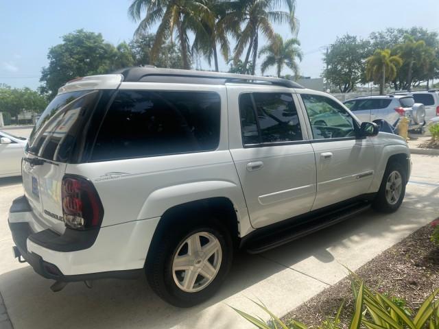 2002 Summit White /Medium Pewter Chevrolet TrailBlazer EXT LT NO ACCIDENTS LOW MILES 69,572 (1GNES16S826) with an 4.2L Vortec 4200 DOHC SFI 24-Valve I6 Engine engine, Automatic transmission, located at 4701 North Dixie Hwy, Pompano Beach, FL, 33064, (954) 422-2889, 26.240938, -80.123474 - OUR WEBPAGE FLORIDACARS1.COM HAS OVER 100 PHOTOS AND FREE CARFAX LINK 2002 CHEVROLET TRAILBLAZER EXT LT VIN: 1GNES16S826101602 1 G N E S 1 6 S 8 2 6 1 0 1 6 0 2 4 DOOR WAGON/SPORT UTILITY 4.2L I6 F DOHC GASOLINE REAR WHEEL DRIVE Top Features Alloy Wheels Leather Seats Running Boards Tow Hitch Basic - Photo#7