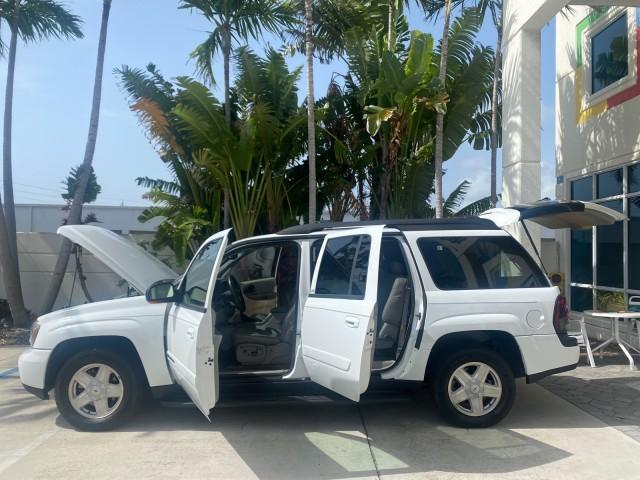 2002 Summit White /Medium Pewter Chevrolet TrailBlazer EXT LT NO ACCIDENTS LOW MILES 69,572 (1GNES16S826) with an 4.2L Vortec 4200 DOHC SFI 24-Valve I6 Engine engine, Automatic transmission, located at 4701 North Dixie Hwy, Pompano Beach, FL, 33064, (954) 422-2889, 26.240938, -80.123474 - OUR WEBPAGE FLORIDACARS1.COM HAS OVER 100 PHOTOS AND FREE CARFAX LINK 2002 CHEVROLET TRAILBLAZER EXT LT VIN: 1GNES16S826101602 1 G N E S 1 6 S 8 2 6 1 0 1 6 0 2 4 DOOR WAGON/SPORT UTILITY 4.2L I6 F DOHC GASOLINE REAR WHEEL DRIVE Top Features Alloy Wheels Leather Seats Running Boards Tow Hitch Basic - Photo#8