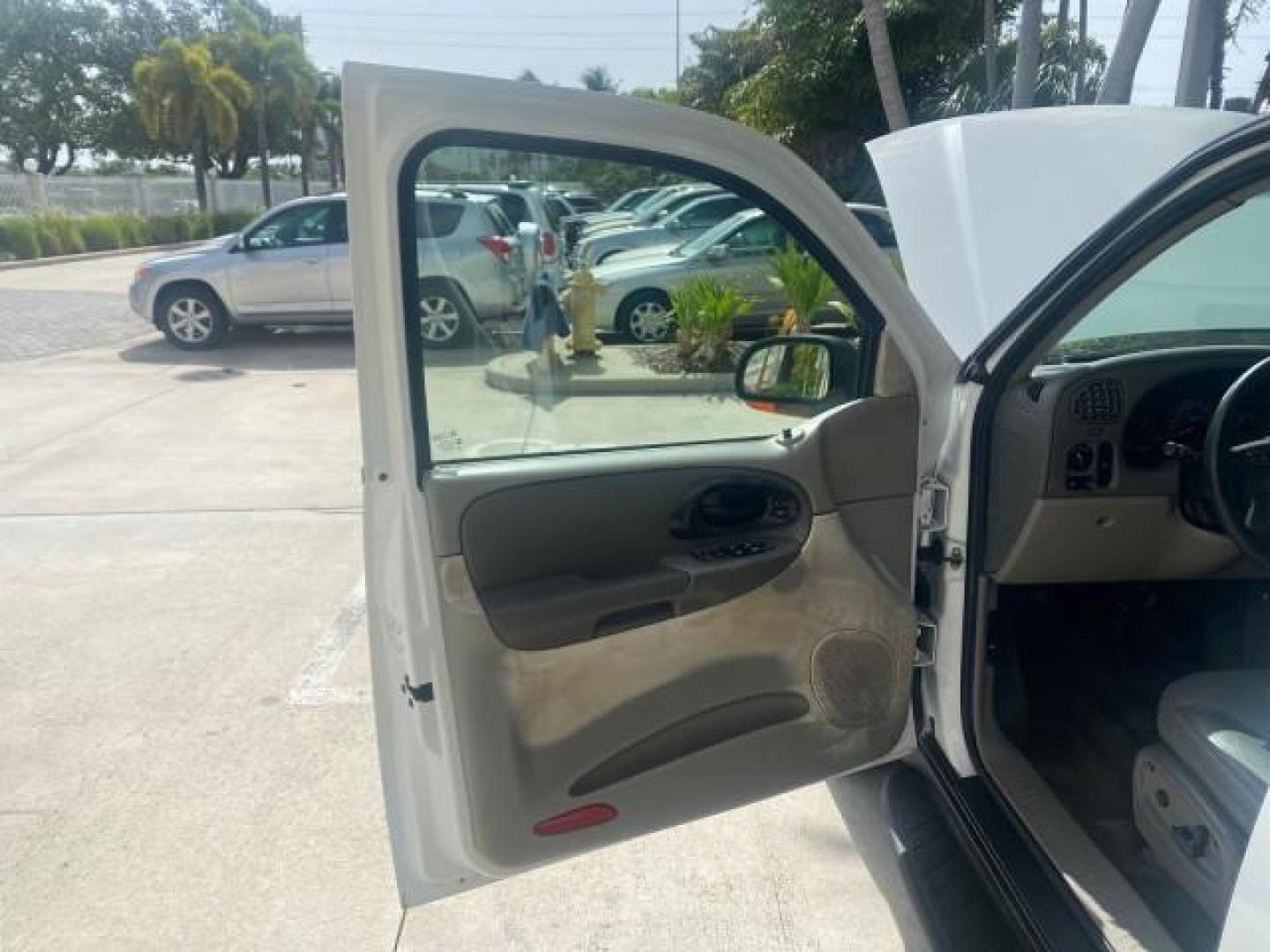 2002 Summit White /Medium Pewter Chevrolet TrailBlazer EXT LT NO ACCIDENTS (1GNES16S826) with an 4.2L Vortec 4200 DOHC SFI 24-Valve I6 Engine engine, Automatic transmission, located at 4701 North Dixie Hwy, Pompano Beach, FL, 33064, (954) 422-2889, 26.240938, -80.123474 - OUR WEBPAGE FLORIDACARS1.COM HAS OVER 100 PHOTOS AND FREE CARFAX LINK 2002 CHEVROLET TRAILBLAZER EXT LT VIN: 1GNES16S826101602 1 G N E S 1 6 S 8 2 6 1 0 1 6 0 2 4 DOOR WAGON/SPORT UTILITY 4.2L I6 F DOHC GASOLINE REAR WHEEL DRIVE Top Features Alloy Wheels Leather Seats Running Boards Tow Hitch Basic - Photo#9