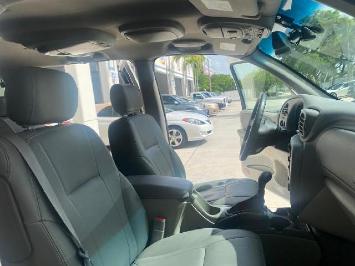 2002 Summit White /Medium Pewter Chevrolet TrailBlazer EXT LT NO ACCIDENTS (1GNES16S826) with an 4.2L Vortec 4200 DOHC SFI 24-Valve I6 Engine engine, Automatic transmission, located at 4701 North Dixie Hwy, Pompano Beach, FL, 33064, (954) 422-2889, 26.240938, -80.123474 - OUR WEBPAGE FLORIDACARS1.COM HAS OVER 100 PHOTOS AND FREE CARFAX LINK 2002 CHEVROLET TRAILBLAZER EXT LT VIN: 1GNES16S826101602 1 G N E S 1 6 S 8 2 6 1 0 1 6 0 2 4 DOOR WAGON/SPORT UTILITY 4.2L I6 F DOHC GASOLINE REAR WHEEL DRIVE Top Features Alloy Wheels Leather Seats Running Boards Tow Hitch Basic - Photo#12