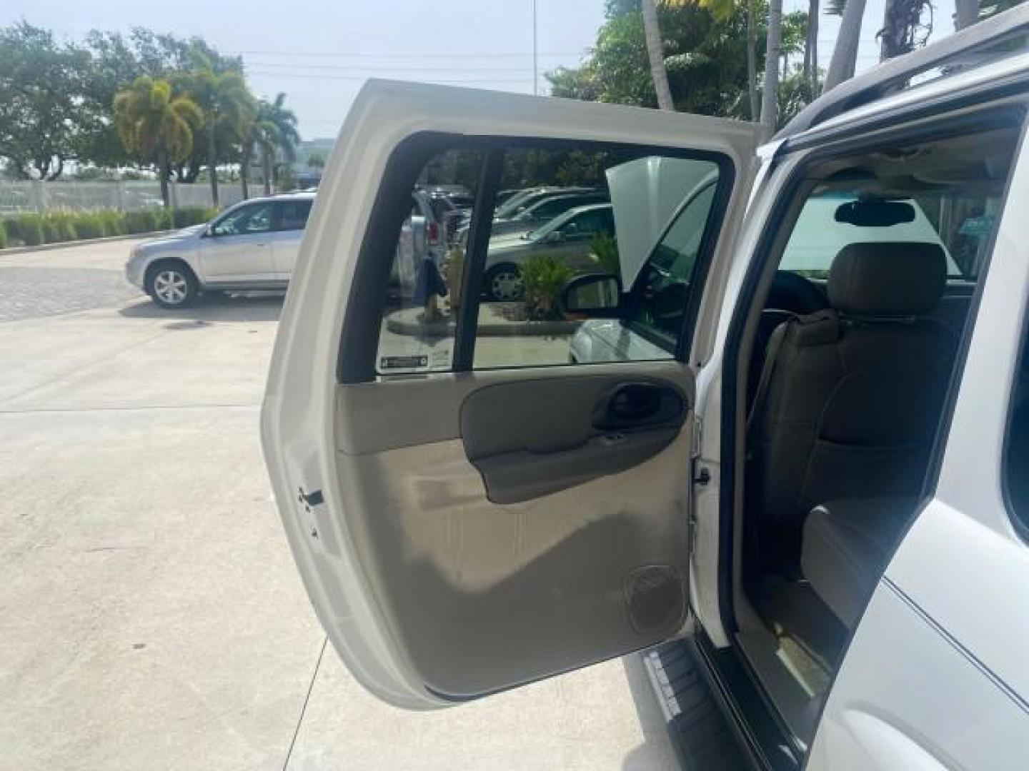 2002 Summit White /Medium Pewter Chevrolet TrailBlazer EXT LT NO ACCIDENTS (1GNES16S826) with an 4.2L Vortec 4200 DOHC SFI 24-Valve I6 Engine engine, Automatic transmission, located at 4701 North Dixie Hwy, Pompano Beach, FL, 33064, (954) 422-2889, 26.240938, -80.123474 - OUR WEBPAGE FLORIDACARS1.COM HAS OVER 100 PHOTOS AND FREE CARFAX LINK 2002 CHEVROLET TRAILBLAZER EXT LT VIN: 1GNES16S826101602 1 G N E S 1 6 S 8 2 6 1 0 1 6 0 2 4 DOOR WAGON/SPORT UTILITY 4.2L I6 F DOHC GASOLINE REAR WHEEL DRIVE Top Features Alloy Wheels Leather Seats Running Boards Tow Hitch Basic - Photo#13