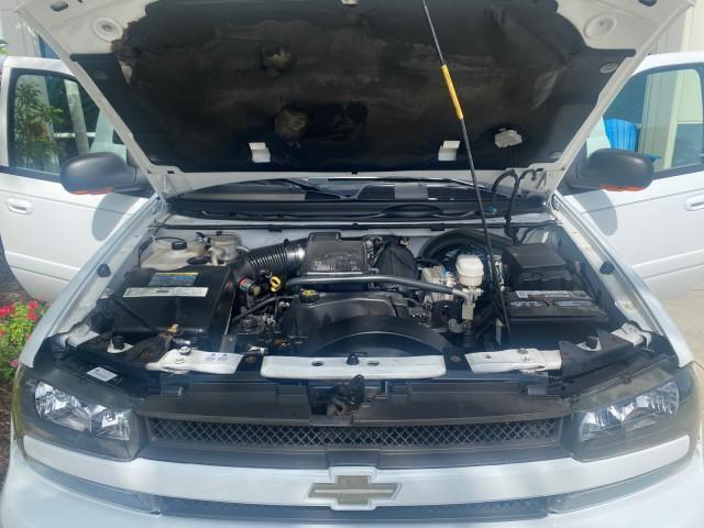 2002 Summit White /Medium Pewter Chevrolet TrailBlazer EXT LT NO ACCIDENTS LOW MILES 69,572 (1GNES16S826) with an 4.2L Vortec 4200 DOHC SFI 24-Valve I6 Engine engine, Automatic transmission, located at 4701 North Dixie Hwy, Pompano Beach, FL, 33064, (954) 422-2889, 26.240938, -80.123474 - OUR WEBPAGE FLORIDACARS1.COM HAS OVER 100 PHOTOS AND FREE CARFAX LINK 2002 CHEVROLET TRAILBLAZER EXT LT VIN: 1GNES16S826101602 1 G N E S 1 6 S 8 2 6 1 0 1 6 0 2 4 DOOR WAGON/SPORT UTILITY 4.2L I6 F DOHC GASOLINE REAR WHEEL DRIVE Top Features Alloy Wheels Leather Seats Running Boards Tow Hitch Basic - Photo#17