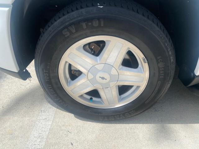 2002 Summit White /Medium Pewter Chevrolet TrailBlazer EXT LT NO ACCIDENTS LOW MILES 69,572 (1GNES16S826) with an 4.2L Vortec 4200 DOHC SFI 24-Valve I6 Engine engine, Automatic transmission, located at 4701 North Dixie Hwy, Pompano Beach, FL, 33064, (954) 422-2889, 26.240938, -80.123474 - OUR WEBPAGE FLORIDACARS1.COM HAS OVER 100 PHOTOS AND FREE CARFAX LINK 2002 CHEVROLET TRAILBLAZER EXT LT VIN: 1GNES16S826101602 1 G N E S 1 6 S 8 2 6 1 0 1 6 0 2 4 DOOR WAGON/SPORT UTILITY 4.2L I6 F DOHC GASOLINE REAR WHEEL DRIVE Top Features Alloy Wheels Leather Seats Running Boards Tow Hitch Basic - Photo#19