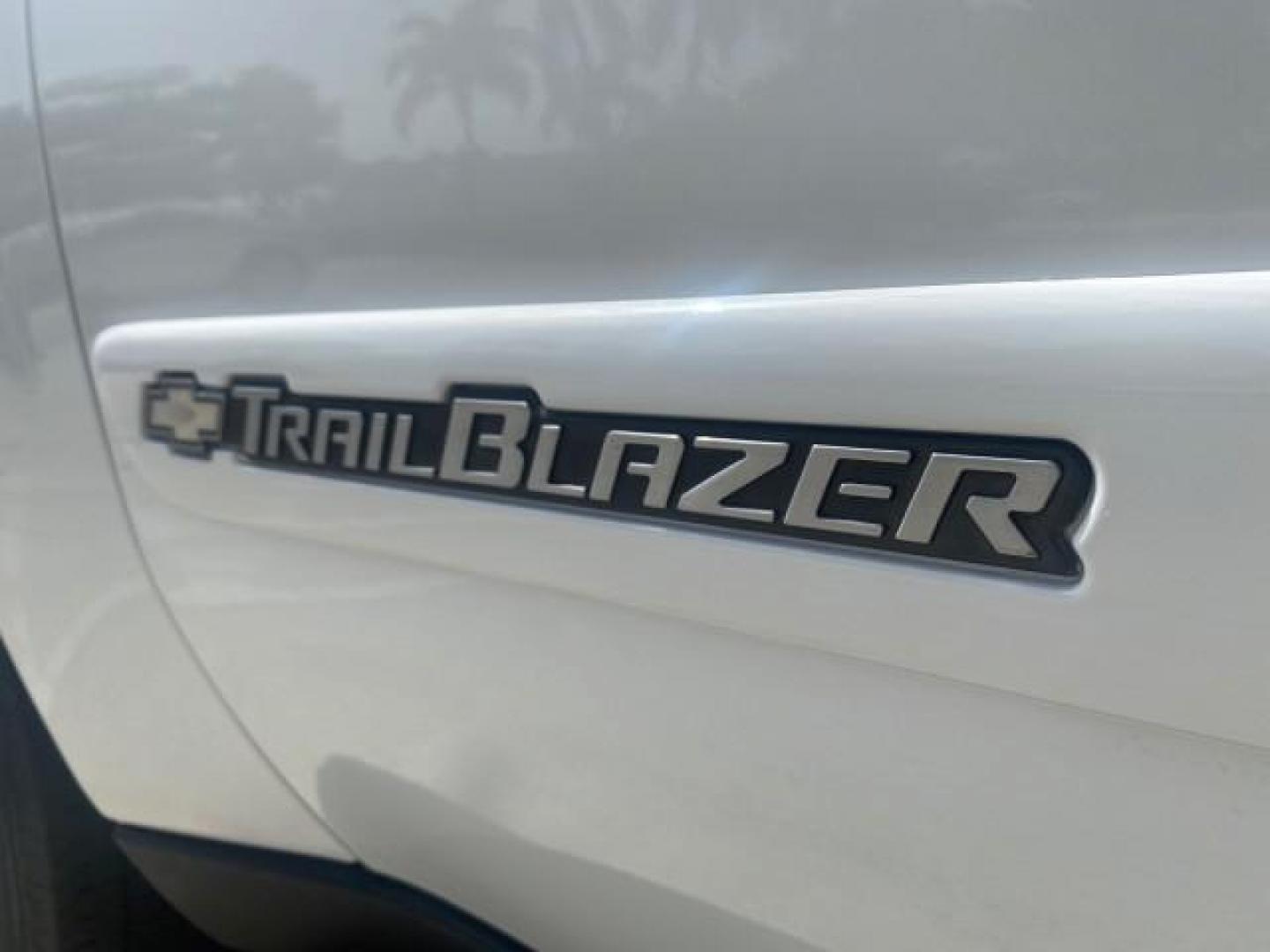 2002 Summit White /Medium Pewter Chevrolet TrailBlazer EXT LT NO ACCIDENTS (1GNES16S826) with an 4.2L Vortec 4200 DOHC SFI 24-Valve I6 Engine engine, Automatic transmission, located at 4701 North Dixie Hwy, Pompano Beach, FL, 33064, (954) 422-2889, 26.240938, -80.123474 - OUR WEBPAGE FLORIDACARS1.COM HAS OVER 100 PHOTOS AND FREE CARFAX LINK 2002 CHEVROLET TRAILBLAZER EXT LT VIN: 1GNES16S826101602 1 G N E S 1 6 S 8 2 6 1 0 1 6 0 2 4 DOOR WAGON/SPORT UTILITY 4.2L I6 F DOHC GASOLINE REAR WHEEL DRIVE Top Features Alloy Wheels Leather Seats Running Boards Tow Hitch Basic - Photo#31