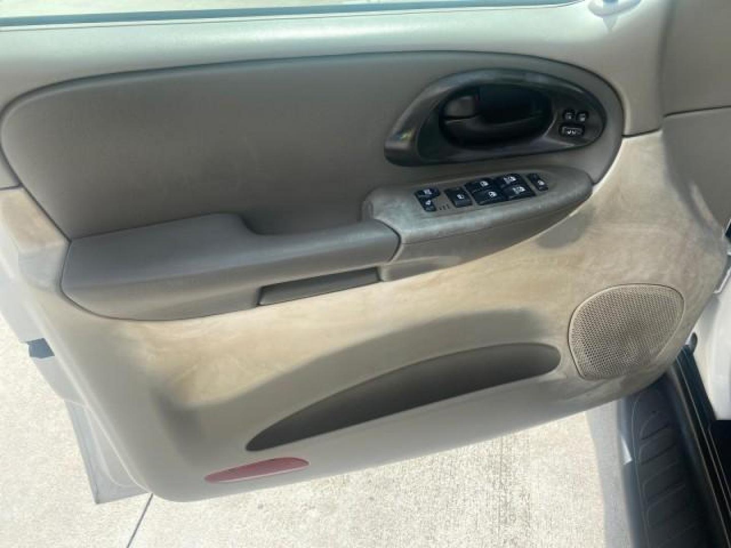 2002 Summit White /Medium Pewter Chevrolet TrailBlazer EXT LT NO ACCIDENTS (1GNES16S826) with an 4.2L Vortec 4200 DOHC SFI 24-Valve I6 Engine engine, Automatic transmission, located at 4701 North Dixie Hwy, Pompano Beach, FL, 33064, (954) 422-2889, 26.240938, -80.123474 - OUR WEBPAGE FLORIDACARS1.COM HAS OVER 100 PHOTOS AND FREE CARFAX LINK 2002 CHEVROLET TRAILBLAZER EXT LT VIN: 1GNES16S826101602 1 G N E S 1 6 S 8 2 6 1 0 1 6 0 2 4 DOOR WAGON/SPORT UTILITY 4.2L I6 F DOHC GASOLINE REAR WHEEL DRIVE Top Features Alloy Wheels Leather Seats Running Boards Tow Hitch Basic - Photo#32