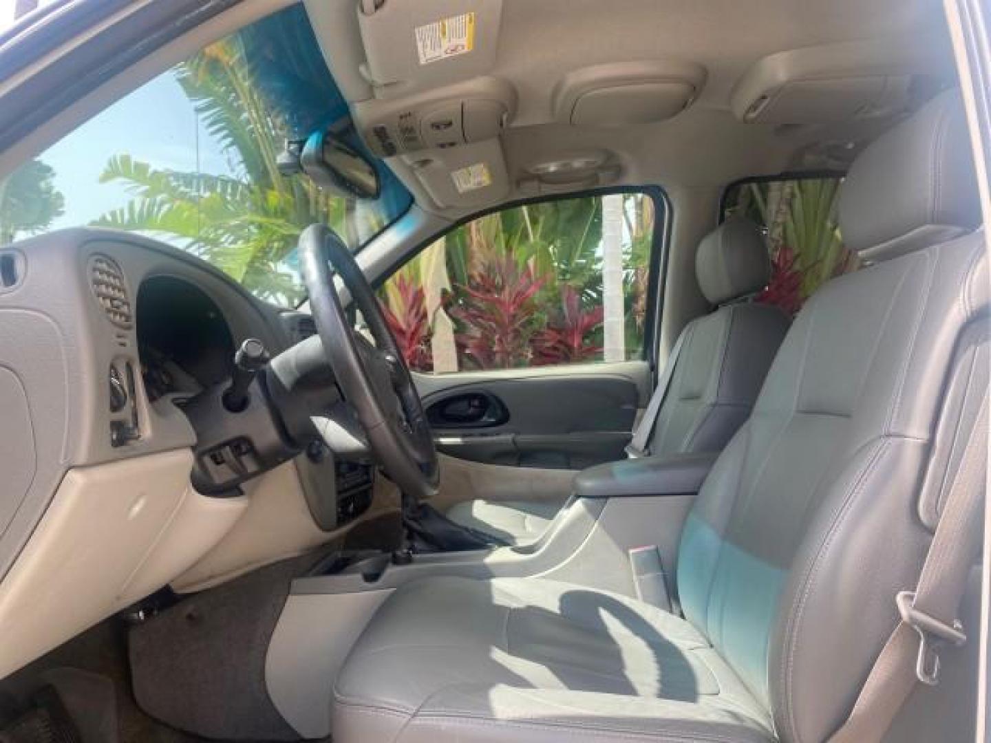 2002 Summit White /Medium Pewter Chevrolet TrailBlazer EXT LT NO ACCIDENTS (1GNES16S826) with an 4.2L Vortec 4200 DOHC SFI 24-Valve I6 Engine engine, Automatic transmission, located at 4701 North Dixie Hwy, Pompano Beach, FL, 33064, (954) 422-2889, 26.240938, -80.123474 - OUR WEBPAGE FLORIDACARS1.COM HAS OVER 100 PHOTOS AND FREE CARFAX LINK 2002 CHEVROLET TRAILBLAZER EXT LT VIN: 1GNES16S826101602 1 G N E S 1 6 S 8 2 6 1 0 1 6 0 2 4 DOOR WAGON/SPORT UTILITY 4.2L I6 F DOHC GASOLINE REAR WHEEL DRIVE Top Features Alloy Wheels Leather Seats Running Boards Tow Hitch Basic - Photo#35