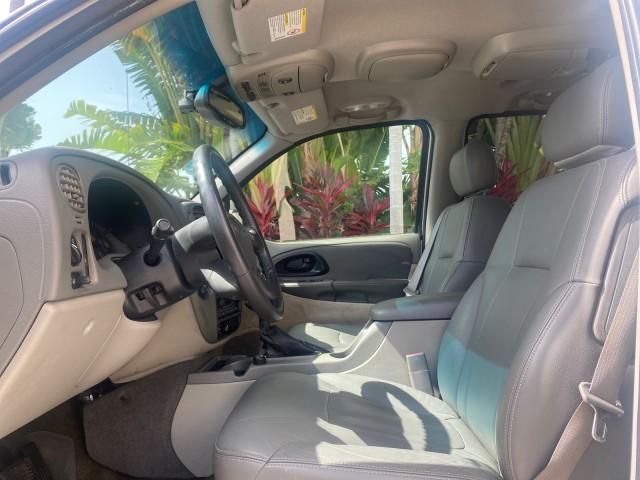 2002 Summit White /Medium Pewter Chevrolet TrailBlazer EXT LT NO ACCIDENTS LOW MILES 69,572 (1GNES16S826) with an 4.2L Vortec 4200 DOHC SFI 24-Valve I6 Engine engine, Automatic transmission, located at 4701 North Dixie Hwy, Pompano Beach, FL, 33064, (954) 422-2889, 26.240938, -80.123474 - OUR WEBPAGE FLORIDACARS1.COM HAS OVER 100 PHOTOS AND FREE CARFAX LINK 2002 CHEVROLET TRAILBLAZER EXT LT VIN: 1GNES16S826101602 1 G N E S 1 6 S 8 2 6 1 0 1 6 0 2 4 DOOR WAGON/SPORT UTILITY 4.2L I6 F DOHC GASOLINE REAR WHEEL DRIVE Top Features Alloy Wheels Leather Seats Running Boards Tow Hitch Basic - Photo#35