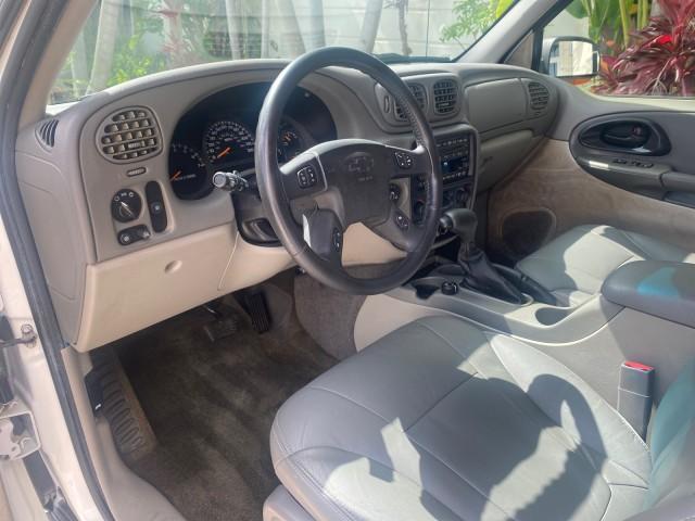 2002 Summit White /Medium Pewter Chevrolet TrailBlazer EXT LT NO ACCIDENTS LOW MILES 69,572 (1GNES16S826) with an 4.2L Vortec 4200 DOHC SFI 24-Valve I6 Engine engine, Automatic transmission, located at 4701 North Dixie Hwy, Pompano Beach, FL, 33064, (954) 422-2889, 26.240938, -80.123474 - OUR WEBPAGE FLORIDACARS1.COM HAS OVER 100 PHOTOS AND FREE CARFAX LINK 2002 CHEVROLET TRAILBLAZER EXT LT VIN: 1GNES16S826101602 1 G N E S 1 6 S 8 2 6 1 0 1 6 0 2 4 DOOR WAGON/SPORT UTILITY 4.2L I6 F DOHC GASOLINE REAR WHEEL DRIVE Top Features Alloy Wheels Leather Seats Running Boards Tow Hitch Basic - Photo#38