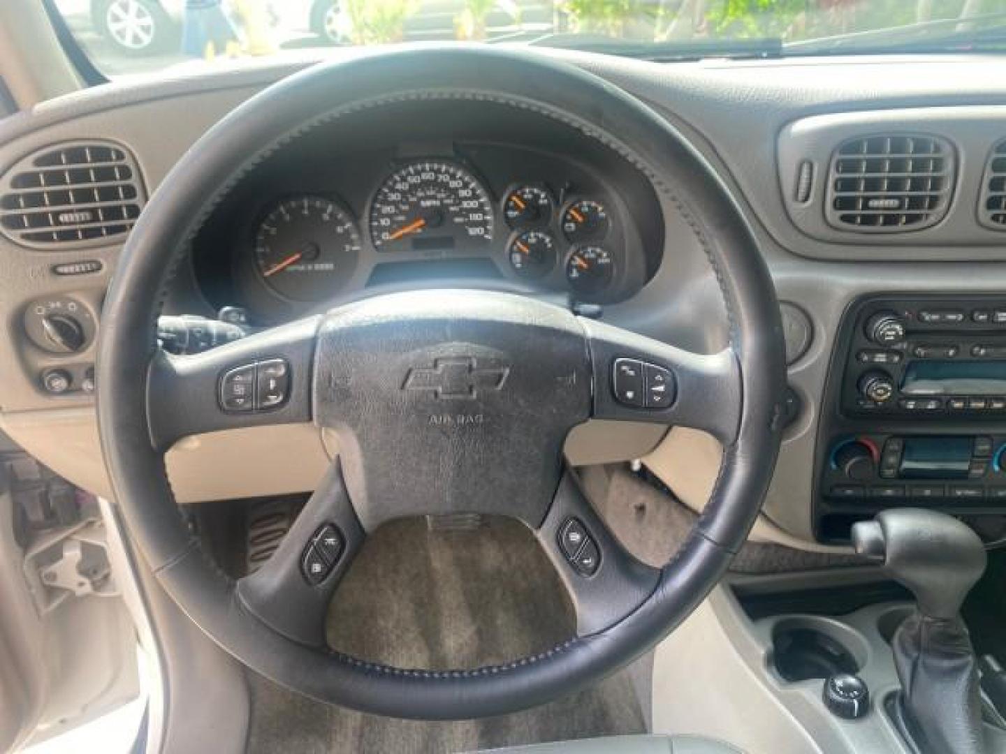 2002 Summit White /Medium Pewter Chevrolet TrailBlazer EXT LT NO ACCIDENTS (1GNES16S826) with an 4.2L Vortec 4200 DOHC SFI 24-Valve I6 Engine engine, Automatic transmission, located at 4701 North Dixie Hwy, Pompano Beach, FL, 33064, (954) 422-2889, 26.240938, -80.123474 - OUR WEBPAGE FLORIDACARS1.COM HAS OVER 100 PHOTOS AND FREE CARFAX LINK 2002 CHEVROLET TRAILBLAZER EXT LT VIN: 1GNES16S826101602 1 G N E S 1 6 S 8 2 6 1 0 1 6 0 2 4 DOOR WAGON/SPORT UTILITY 4.2L I6 F DOHC GASOLINE REAR WHEEL DRIVE Top Features Alloy Wheels Leather Seats Running Boards Tow Hitch Basic - Photo#39
