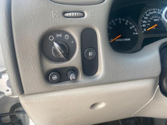 2002 Summit White /Medium Pewter Chevrolet TrailBlazer EXT LT NO ACCIDENTS LOW MILES 69,572 (1GNES16S826) with an 4.2L Vortec 4200 DOHC SFI 24-Valve I6 Engine engine, Automatic transmission, located at 4701 North Dixie Hwy, Pompano Beach, FL, 33064, (954) 422-2889, 26.240938, -80.123474 - OUR WEBPAGE FLORIDACARS1.COM HAS OVER 100 PHOTOS AND FREE CARFAX LINK 2002 CHEVROLET TRAILBLAZER EXT LT VIN: 1GNES16S826101602 1 G N E S 1 6 S 8 2 6 1 0 1 6 0 2 4 DOOR WAGON/SPORT UTILITY 4.2L I6 F DOHC GASOLINE REAR WHEEL DRIVE Top Features Alloy Wheels Leather Seats Running Boards Tow Hitch Basic - Photo#45