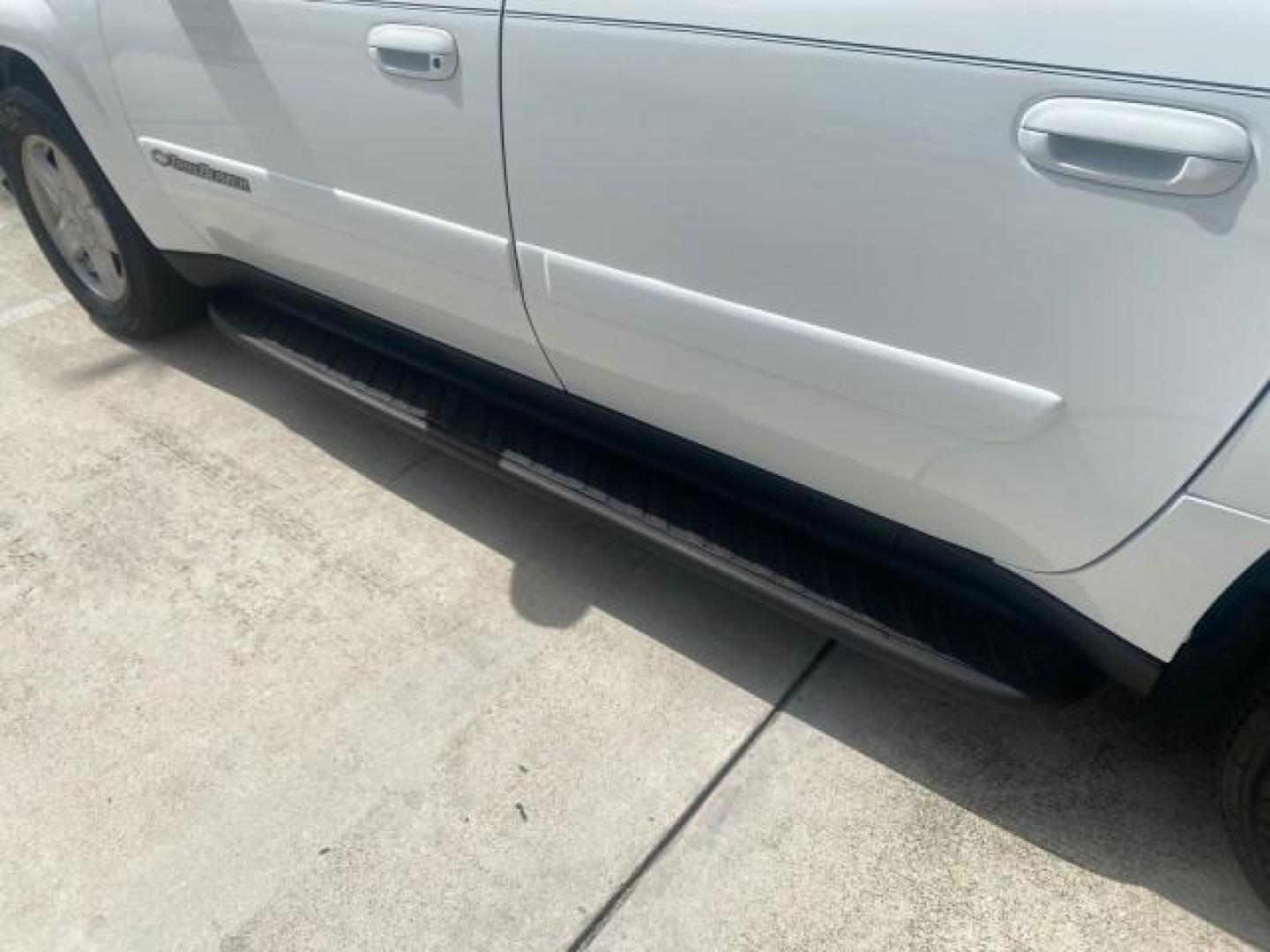 2002 Summit White /Medium Pewter Chevrolet TrailBlazer EXT LT NO ACCIDENTS (1GNES16S826) with an 4.2L Vortec 4200 DOHC SFI 24-Valve I6 Engine engine, Automatic transmission, located at 4701 North Dixie Hwy, Pompano Beach, FL, 33064, (954) 422-2889, 26.240938, -80.123474 - OUR WEBPAGE FLORIDACARS1.COM HAS OVER 100 PHOTOS AND FREE CARFAX LINK 2002 CHEVROLET TRAILBLAZER EXT LT VIN: 1GNES16S826101602 1 G N E S 1 6 S 8 2 6 1 0 1 6 0 2 4 DOOR WAGON/SPORT UTILITY 4.2L I6 F DOHC GASOLINE REAR WHEEL DRIVE Top Features Alloy Wheels Leather Seats Running Boards Tow Hitch Basic - Photo#63