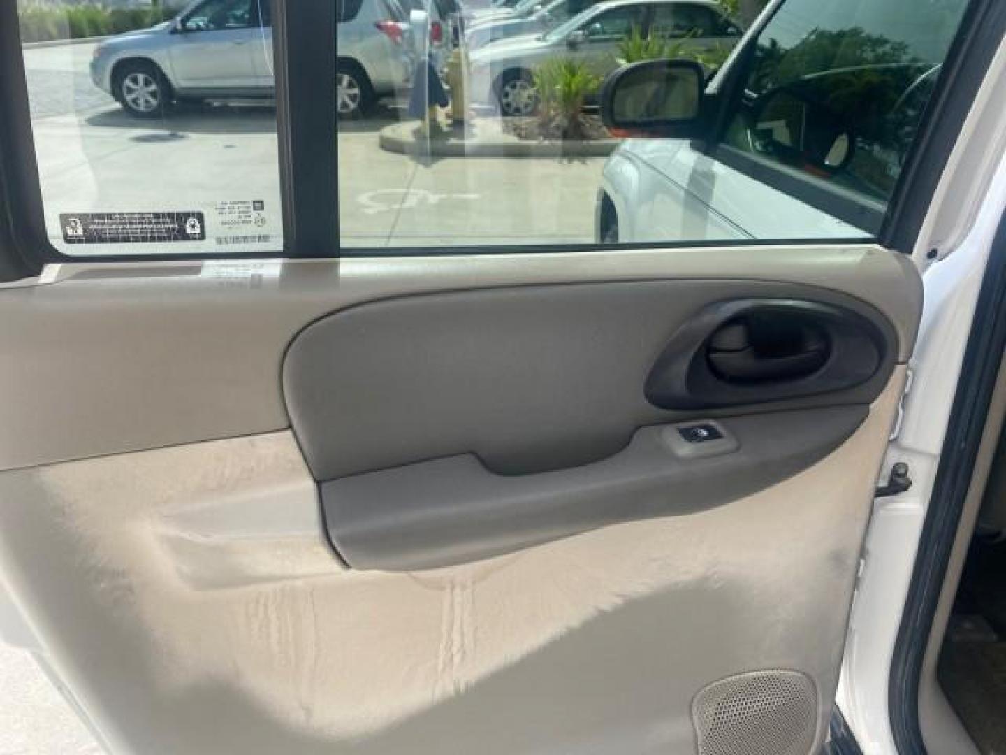 2002 Summit White /Medium Pewter Chevrolet TrailBlazer EXT LT NO ACCIDENTS (1GNES16S826) with an 4.2L Vortec 4200 DOHC SFI 24-Valve I6 Engine engine, Automatic transmission, located at 4701 North Dixie Hwy, Pompano Beach, FL, 33064, (954) 422-2889, 26.240938, -80.123474 - OUR WEBPAGE FLORIDACARS1.COM HAS OVER 100 PHOTOS AND FREE CARFAX LINK 2002 CHEVROLET TRAILBLAZER EXT LT VIN: 1GNES16S826101602 1 G N E S 1 6 S 8 2 6 1 0 1 6 0 2 4 DOOR WAGON/SPORT UTILITY 4.2L I6 F DOHC GASOLINE REAR WHEEL DRIVE Top Features Alloy Wheels Leather Seats Running Boards Tow Hitch Basic - Photo#67