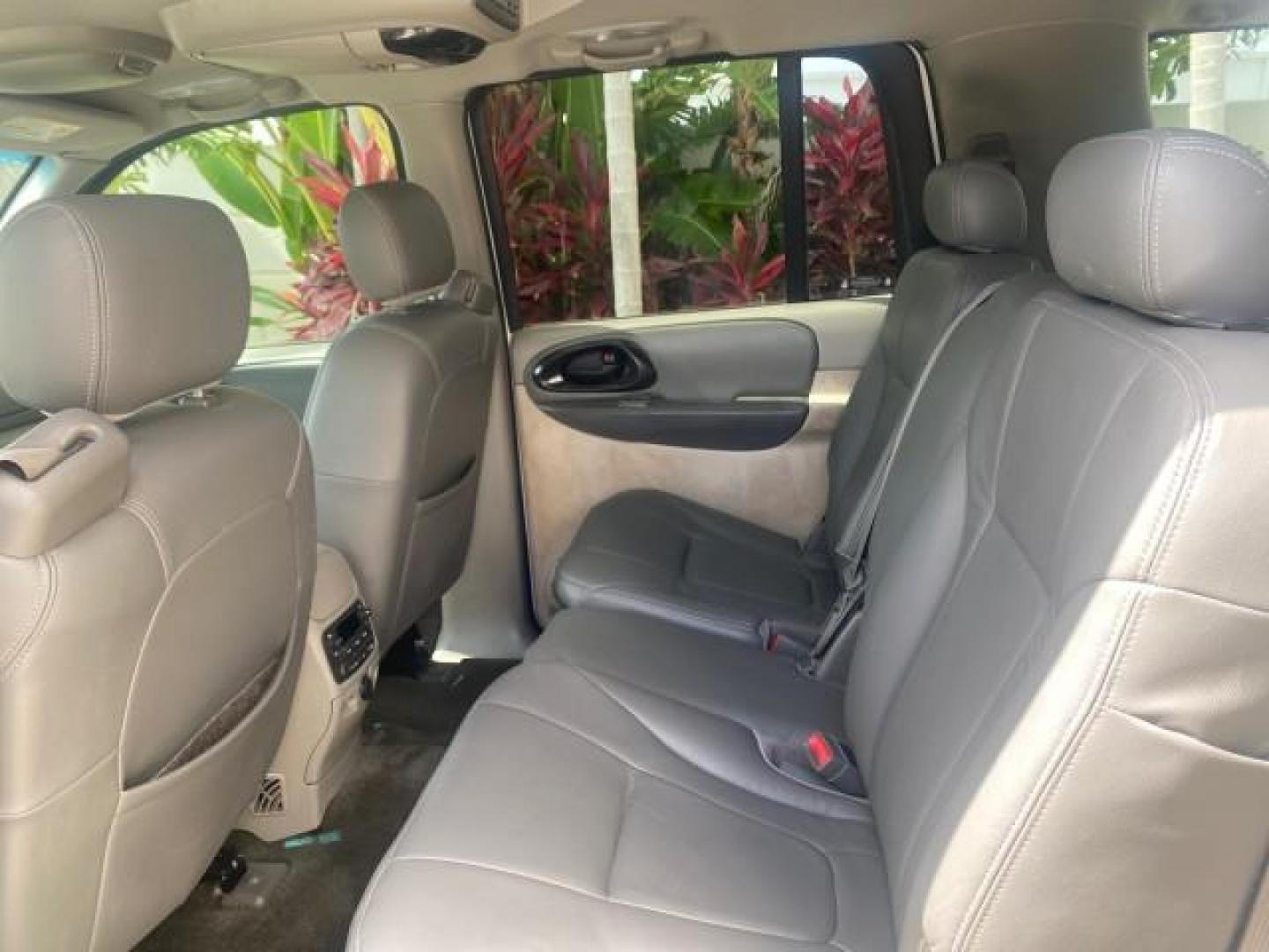 2002 Summit White /Medium Pewter Chevrolet TrailBlazer EXT LT NO ACCIDENTS (1GNES16S826) with an 4.2L Vortec 4200 DOHC SFI 24-Valve I6 Engine engine, Automatic transmission, located at 4701 North Dixie Hwy, Pompano Beach, FL, 33064, (954) 422-2889, 26.240938, -80.123474 - OUR WEBPAGE FLORIDACARS1.COM HAS OVER 100 PHOTOS AND FREE CARFAX LINK 2002 CHEVROLET TRAILBLAZER EXT LT VIN: 1GNES16S826101602 1 G N E S 1 6 S 8 2 6 1 0 1 6 0 2 4 DOOR WAGON/SPORT UTILITY 4.2L I6 F DOHC GASOLINE REAR WHEEL DRIVE Top Features Alloy Wheels Leather Seats Running Boards Tow Hitch Basic - Photo#70