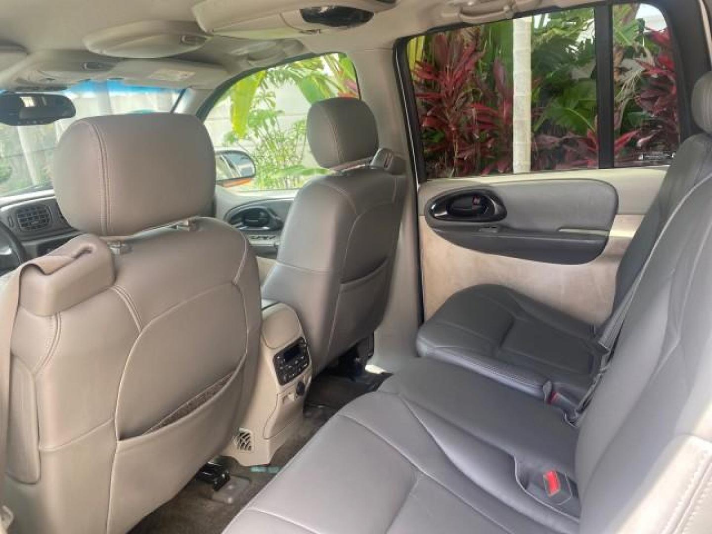 2002 Summit White /Medium Pewter Chevrolet TrailBlazer EXT LT NO ACCIDENTS (1GNES16S826) with an 4.2L Vortec 4200 DOHC SFI 24-Valve I6 Engine engine, Automatic transmission, located at 4701 North Dixie Hwy, Pompano Beach, FL, 33064, (954) 422-2889, 26.240938, -80.123474 - OUR WEBPAGE FLORIDACARS1.COM HAS OVER 100 PHOTOS AND FREE CARFAX LINK 2002 CHEVROLET TRAILBLAZER EXT LT VIN: 1GNES16S826101602 1 G N E S 1 6 S 8 2 6 1 0 1 6 0 2 4 DOOR WAGON/SPORT UTILITY 4.2L I6 F DOHC GASOLINE REAR WHEEL DRIVE Top Features Alloy Wheels Leather Seats Running Boards Tow Hitch Basic - Photo#71