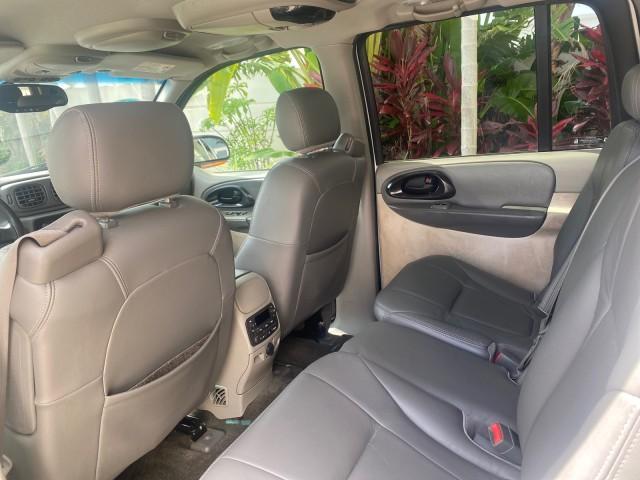 2002 Summit White /Medium Pewter Chevrolet TrailBlazer EXT LT NO ACCIDENTS LOW MILES 69,572 (1GNES16S826) with an 4.2L Vortec 4200 DOHC SFI 24-Valve I6 Engine engine, Automatic transmission, located at 4701 North Dixie Hwy, Pompano Beach, FL, 33064, (954) 422-2889, 26.240938, -80.123474 - OUR WEBPAGE FLORIDACARS1.COM HAS OVER 100 PHOTOS AND FREE CARFAX LINK 2002 CHEVROLET TRAILBLAZER EXT LT VIN: 1GNES16S826101602 1 G N E S 1 6 S 8 2 6 1 0 1 6 0 2 4 DOOR WAGON/SPORT UTILITY 4.2L I6 F DOHC GASOLINE REAR WHEEL DRIVE Top Features Alloy Wheels Leather Seats Running Boards Tow Hitch Basic - Photo#71