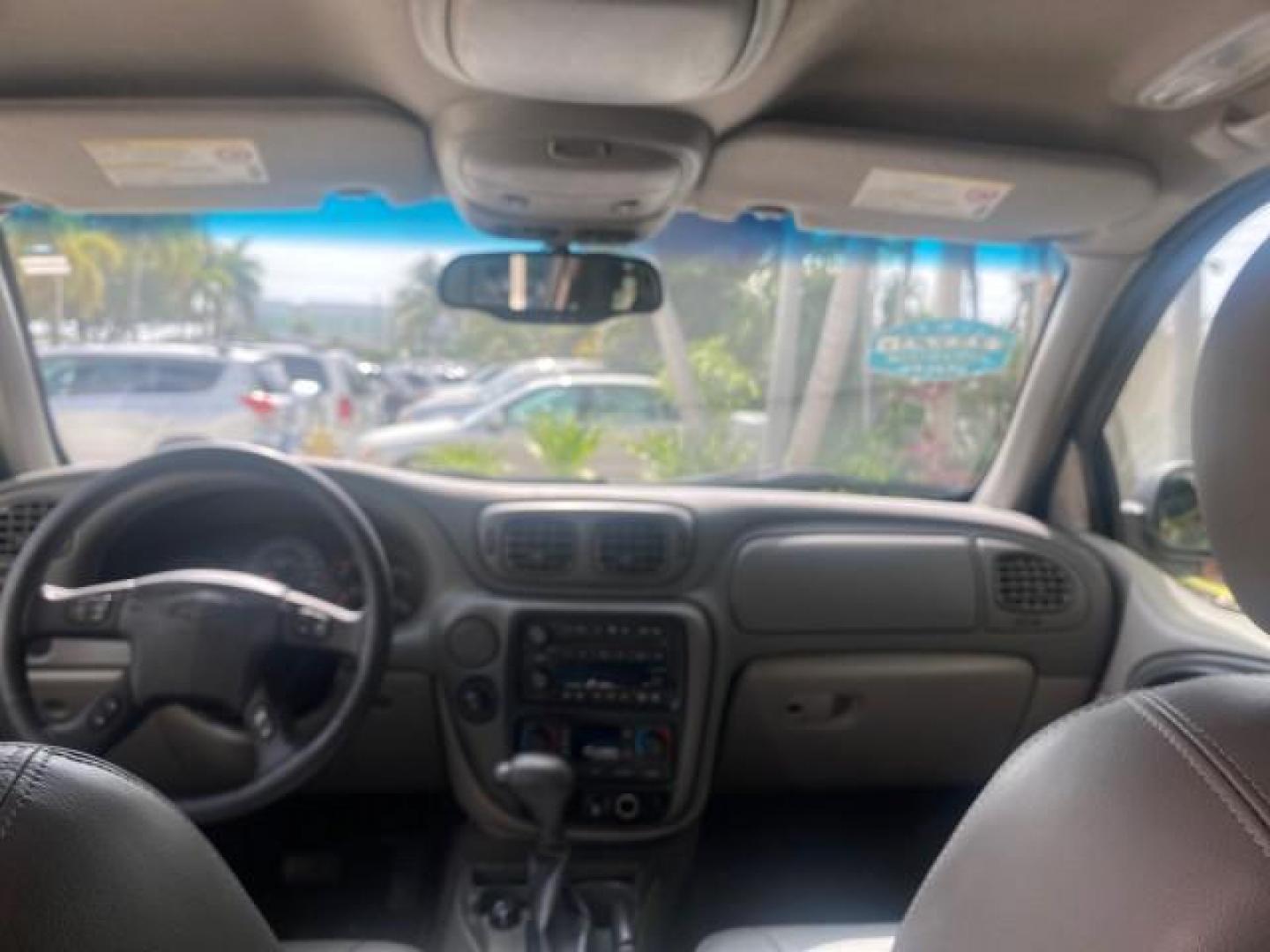 2002 Summit White /Medium Pewter Chevrolet TrailBlazer EXT LT NO ACCIDENTS (1GNES16S826) with an 4.2L Vortec 4200 DOHC SFI 24-Valve I6 Engine engine, Automatic transmission, located at 4701 North Dixie Hwy, Pompano Beach, FL, 33064, (954) 422-2889, 26.240938, -80.123474 - OUR WEBPAGE FLORIDACARS1.COM HAS OVER 100 PHOTOS AND FREE CARFAX LINK 2002 CHEVROLET TRAILBLAZER EXT LT VIN: 1GNES16S826101602 1 G N E S 1 6 S 8 2 6 1 0 1 6 0 2 4 DOOR WAGON/SPORT UTILITY 4.2L I6 F DOHC GASOLINE REAR WHEEL DRIVE Top Features Alloy Wheels Leather Seats Running Boards Tow Hitch Basic - Photo#73