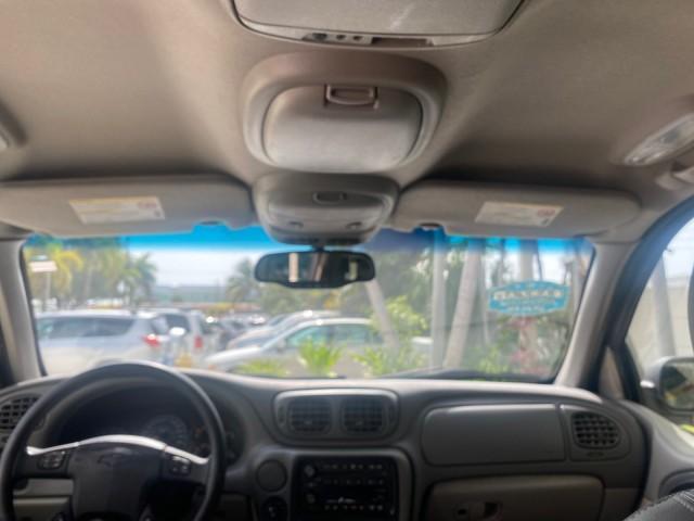 2002 Summit White /Medium Pewter Chevrolet TrailBlazer EXT LT NO ACCIDENTS LOW MILES 69,572 (1GNES16S826) with an 4.2L Vortec 4200 DOHC SFI 24-Valve I6 Engine engine, Automatic transmission, located at 4701 North Dixie Hwy, Pompano Beach, FL, 33064, (954) 422-2889, 26.240938, -80.123474 - OUR WEBPAGE FLORIDACARS1.COM HAS OVER 100 PHOTOS AND FREE CARFAX LINK 2002 CHEVROLET TRAILBLAZER EXT LT VIN: 1GNES16S826101602 1 G N E S 1 6 S 8 2 6 1 0 1 6 0 2 4 DOOR WAGON/SPORT UTILITY 4.2L I6 F DOHC GASOLINE REAR WHEEL DRIVE Top Features Alloy Wheels Leather Seats Running Boards Tow Hitch Basic - Photo#74