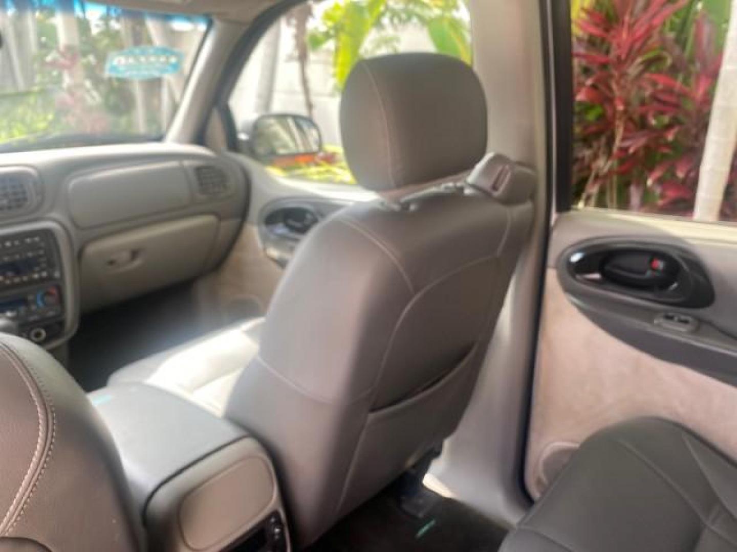 2002 Summit White /Medium Pewter Chevrolet TrailBlazer EXT LT NO ACCIDENTS (1GNES16S826) with an 4.2L Vortec 4200 DOHC SFI 24-Valve I6 Engine engine, Automatic transmission, located at 4701 North Dixie Hwy, Pompano Beach, FL, 33064, (954) 422-2889, 26.240938, -80.123474 - OUR WEBPAGE FLORIDACARS1.COM HAS OVER 100 PHOTOS AND FREE CARFAX LINK 2002 CHEVROLET TRAILBLAZER EXT LT VIN: 1GNES16S826101602 1 G N E S 1 6 S 8 2 6 1 0 1 6 0 2 4 DOOR WAGON/SPORT UTILITY 4.2L I6 F DOHC GASOLINE REAR WHEEL DRIVE Top Features Alloy Wheels Leather Seats Running Boards Tow Hitch Basic - Photo#75