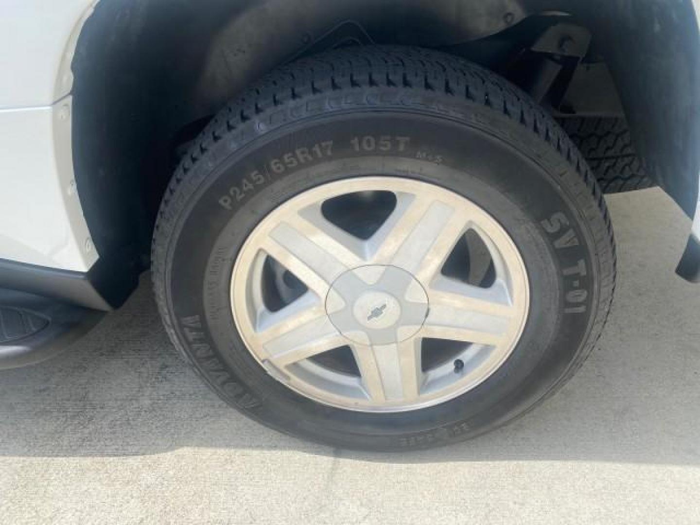 2002 Summit White /Medium Pewter Chevrolet TrailBlazer EXT LT NO ACCIDENTS (1GNES16S826) with an 4.2L Vortec 4200 DOHC SFI 24-Valve I6 Engine engine, Automatic transmission, located at 4701 North Dixie Hwy, Pompano Beach, FL, 33064, (954) 422-2889, 26.240938, -80.123474 - OUR WEBPAGE FLORIDACARS1.COM HAS OVER 100 PHOTOS AND FREE CARFAX LINK 2002 CHEVROLET TRAILBLAZER EXT LT VIN: 1GNES16S826101602 1 G N E S 1 6 S 8 2 6 1 0 1 6 0 2 4 DOOR WAGON/SPORT UTILITY 4.2L I6 F DOHC GASOLINE REAR WHEEL DRIVE Top Features Alloy Wheels Leather Seats Running Boards Tow Hitch Basic - Photo#78