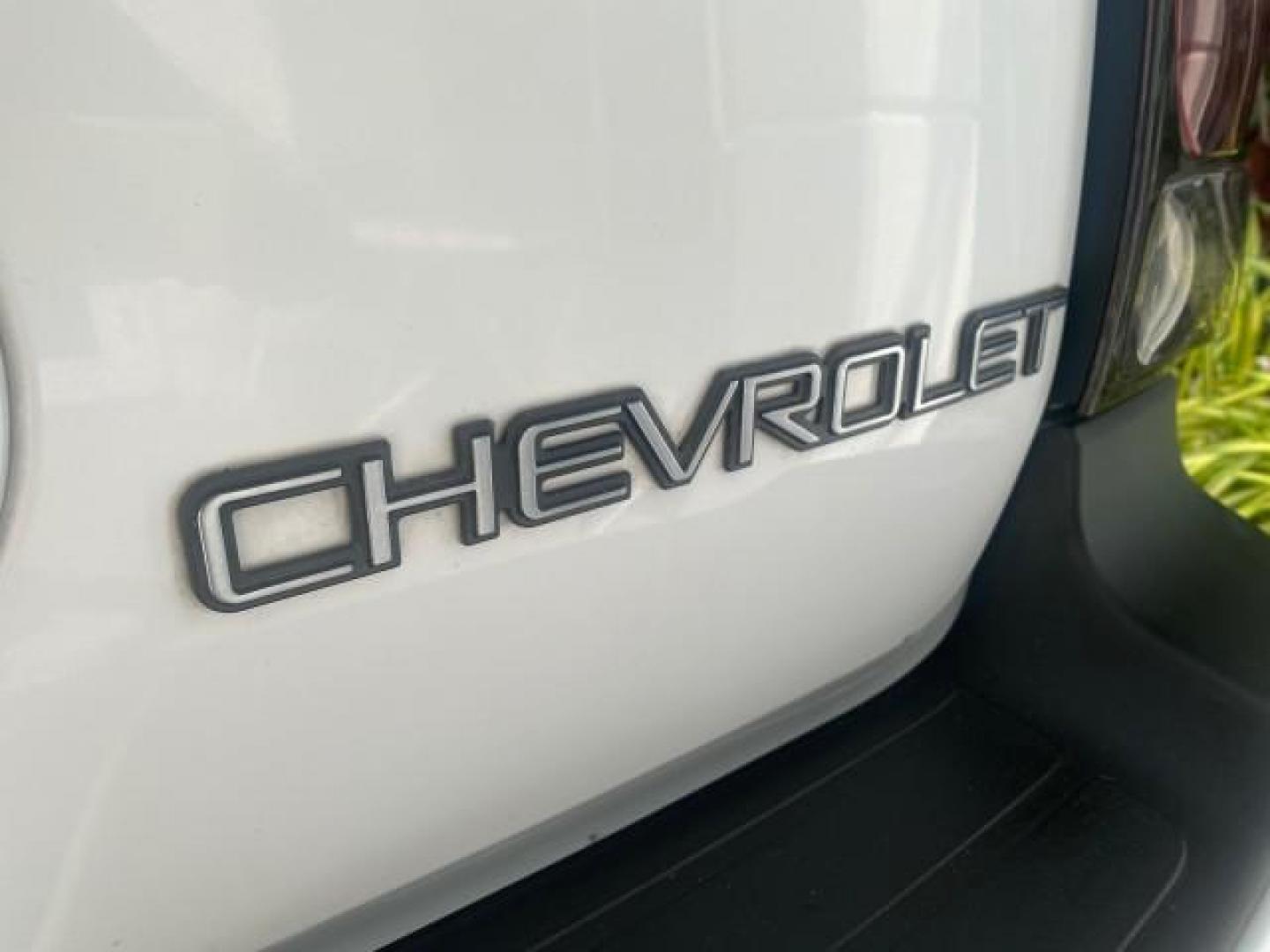 2002 Summit White /Medium Pewter Chevrolet TrailBlazer EXT LT NO ACCIDENTS (1GNES16S826) with an 4.2L Vortec 4200 DOHC SFI 24-Valve I6 Engine engine, Automatic transmission, located at 4701 North Dixie Hwy, Pompano Beach, FL, 33064, (954) 422-2889, 26.240938, -80.123474 - OUR WEBPAGE FLORIDACARS1.COM HAS OVER 100 PHOTOS AND FREE CARFAX LINK 2002 CHEVROLET TRAILBLAZER EXT LT VIN: 1GNES16S826101602 1 G N E S 1 6 S 8 2 6 1 0 1 6 0 2 4 DOOR WAGON/SPORT UTILITY 4.2L I6 F DOHC GASOLINE REAR WHEEL DRIVE Top Features Alloy Wheels Leather Seats Running Boards Tow Hitch Basic - Photo#85