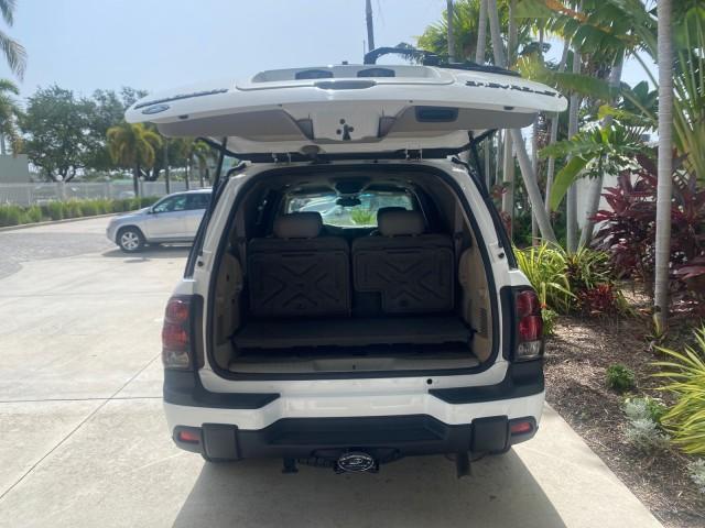 2002 Summit White /Medium Pewter Chevrolet TrailBlazer EXT LT NO ACCIDENTS LOW MILES 69,572 (1GNES16S826) with an 4.2L Vortec 4200 DOHC SFI 24-Valve I6 Engine engine, Automatic transmission, located at 4701 North Dixie Hwy, Pompano Beach, FL, 33064, (954) 422-2889, 26.240938, -80.123474 - OUR WEBPAGE FLORIDACARS1.COM HAS OVER 100 PHOTOS AND FREE CARFAX LINK 2002 CHEVROLET TRAILBLAZER EXT LT VIN: 1GNES16S826101602 1 G N E S 1 6 S 8 2 6 1 0 1 6 0 2 4 DOOR WAGON/SPORT UTILITY 4.2L I6 F DOHC GASOLINE REAR WHEEL DRIVE Top Features Alloy Wheels Leather Seats Running Boards Tow Hitch Basic - Photo#86