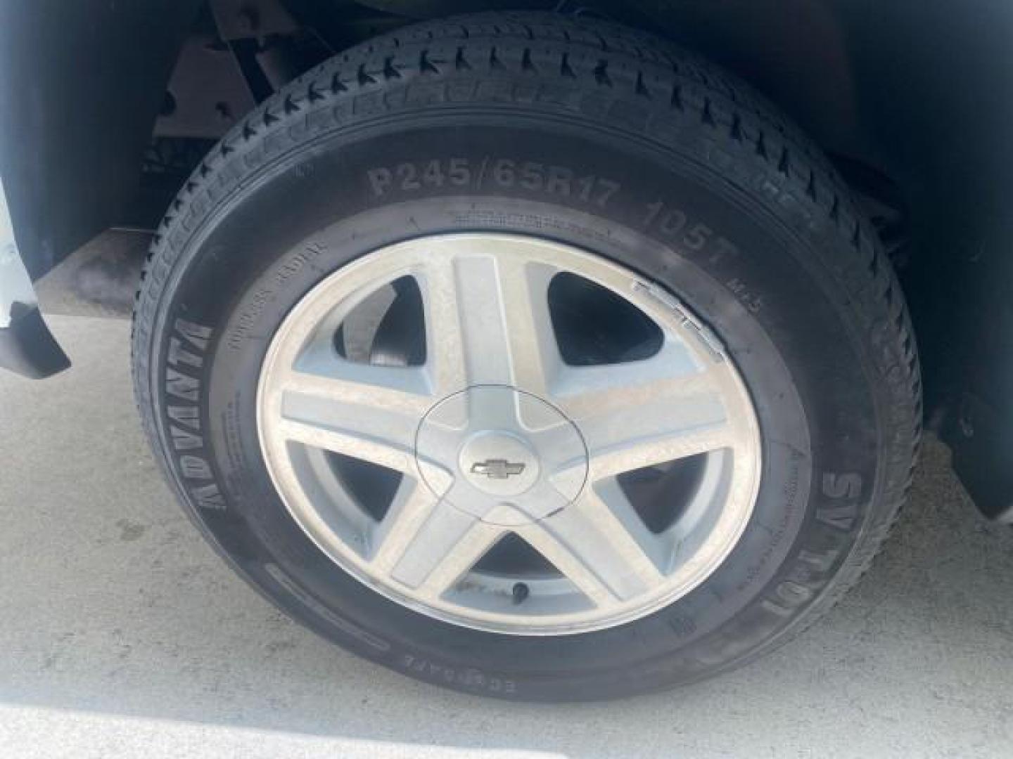 2002 Summit White /Medium Pewter Chevrolet TrailBlazer EXT LT NO ACCIDENTS (1GNES16S826) with an 4.2L Vortec 4200 DOHC SFI 24-Valve I6 Engine engine, Automatic transmission, located at 4701 North Dixie Hwy, Pompano Beach, FL, 33064, (954) 422-2889, 26.240938, -80.123474 - OUR WEBPAGE FLORIDACARS1.COM HAS OVER 100 PHOTOS AND FREE CARFAX LINK 2002 CHEVROLET TRAILBLAZER EXT LT VIN: 1GNES16S826101602 1 G N E S 1 6 S 8 2 6 1 0 1 6 0 2 4 DOOR WAGON/SPORT UTILITY 4.2L I6 F DOHC GASOLINE REAR WHEEL DRIVE Top Features Alloy Wheels Leather Seats Running Boards Tow Hitch Basic - Photo#91