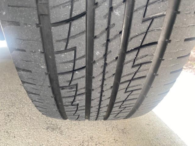 2002 Summit White /Medium Pewter Chevrolet TrailBlazer EXT LT NO ACCIDENTS LOW MILES 69,572 (1GNES16S826) with an 4.2L Vortec 4200 DOHC SFI 24-Valve I6 Engine engine, Automatic transmission, located at 4701 North Dixie Hwy, Pompano Beach, FL, 33064, (954) 422-2889, 26.240938, -80.123474 - OUR WEBPAGE FLORIDACARS1.COM HAS OVER 100 PHOTOS AND FREE CARFAX LINK 2002 CHEVROLET TRAILBLAZER EXT LT VIN: 1GNES16S826101602 1 G N E S 1 6 S 8 2 6 1 0 1 6 0 2 4 DOOR WAGON/SPORT UTILITY 4.2L I6 F DOHC GASOLINE REAR WHEEL DRIVE Top Features Alloy Wheels Leather Seats Running Boards Tow Hitch Basic - Photo#92