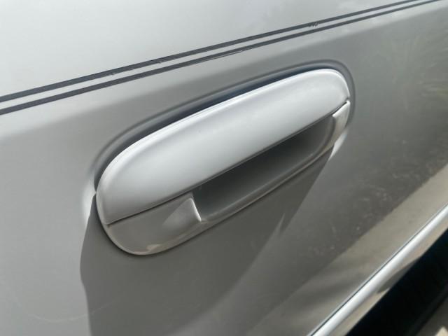 2002 Summit White /Medium Pewter Chevrolet TrailBlazer EXT LT NO ACCIDENTS LOW MILES 69,572 (1GNES16S826) with an 4.2L Vortec 4200 DOHC SFI 24-Valve I6 Engine engine, Automatic transmission, located at 4701 North Dixie Hwy, Pompano Beach, FL, 33064, (954) 422-2889, 26.240938, -80.123474 - OUR WEBPAGE FLORIDACARS1.COM HAS OVER 100 PHOTOS AND FREE CARFAX LINK 2002 CHEVROLET TRAILBLAZER EXT LT VIN: 1GNES16S826101602 1 G N E S 1 6 S 8 2 6 1 0 1 6 0 2 4 DOOR WAGON/SPORT UTILITY 4.2L I6 F DOHC GASOLINE REAR WHEEL DRIVE Top Features Alloy Wheels Leather Seats Running Boards Tow Hitch Basic - Photo#94