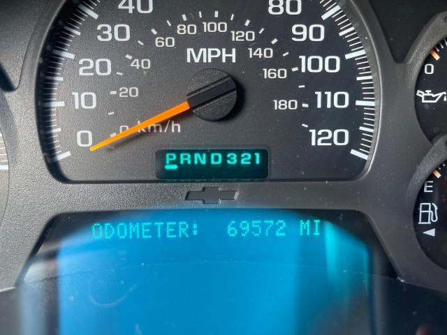 2002 Summit White /Medium Pewter Chevrolet TrailBlazer EXT LT NO ACCIDENTS LOW MILES 69,572 (1GNES16S826) with an 4.2L Vortec 4200 DOHC SFI 24-Valve I6 Engine engine, Automatic transmission, located at 4701 North Dixie Hwy, Pompano Beach, FL, 33064, (954) 422-2889, 26.240938, -80.123474 - OUR WEBPAGE FLORIDACARS1.COM HAS OVER 100 PHOTOS AND FREE CARFAX LINK 2002 CHEVROLET TRAILBLAZER EXT LT VIN: 1GNES16S826101602 1 G N E S 1 6 S 8 2 6 1 0 1 6 0 2 4 DOOR WAGON/SPORT UTILITY 4.2L I6 F DOHC GASOLINE REAR WHEEL DRIVE Top Features Alloy Wheels Leather Seats Running Boards Tow Hitch Basic - Photo#18