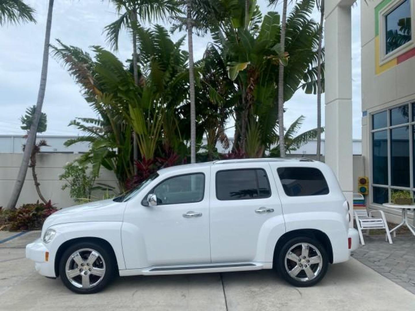 2011 Arctic Ice /Gray Chevrolet HHR LT w/2LT (3GNBACFU5BS) with an Ecotec 2.4L VVT DOHC 4-Cyl SFI E85 Engine engine, Automatic transmission, located at 4701 North Dixie Hwy, Pompano Beach, FL, 33064, (954) 422-2889, 26.240938, -80.123474 - OUR WEBPAGE FLORIDACARS1.COM HAS OVER 100 PHOTOS AND FREE CARFAX LINK 2011 CHEVROLET HHR LT VIN: 3GNBACFU5BS503687 3 G N B A C F U 5 B S 5 0 3 6 8 7 4 DOOR WAGON/SPORT UTILITY 2.4L I4 F DOHC 16V FLEX FUEL FRONT WHEEL DRIVE Highlighted Features Cloth Seats Air Conditioning AM/FM Stereo Power Mirrors - Photo#4