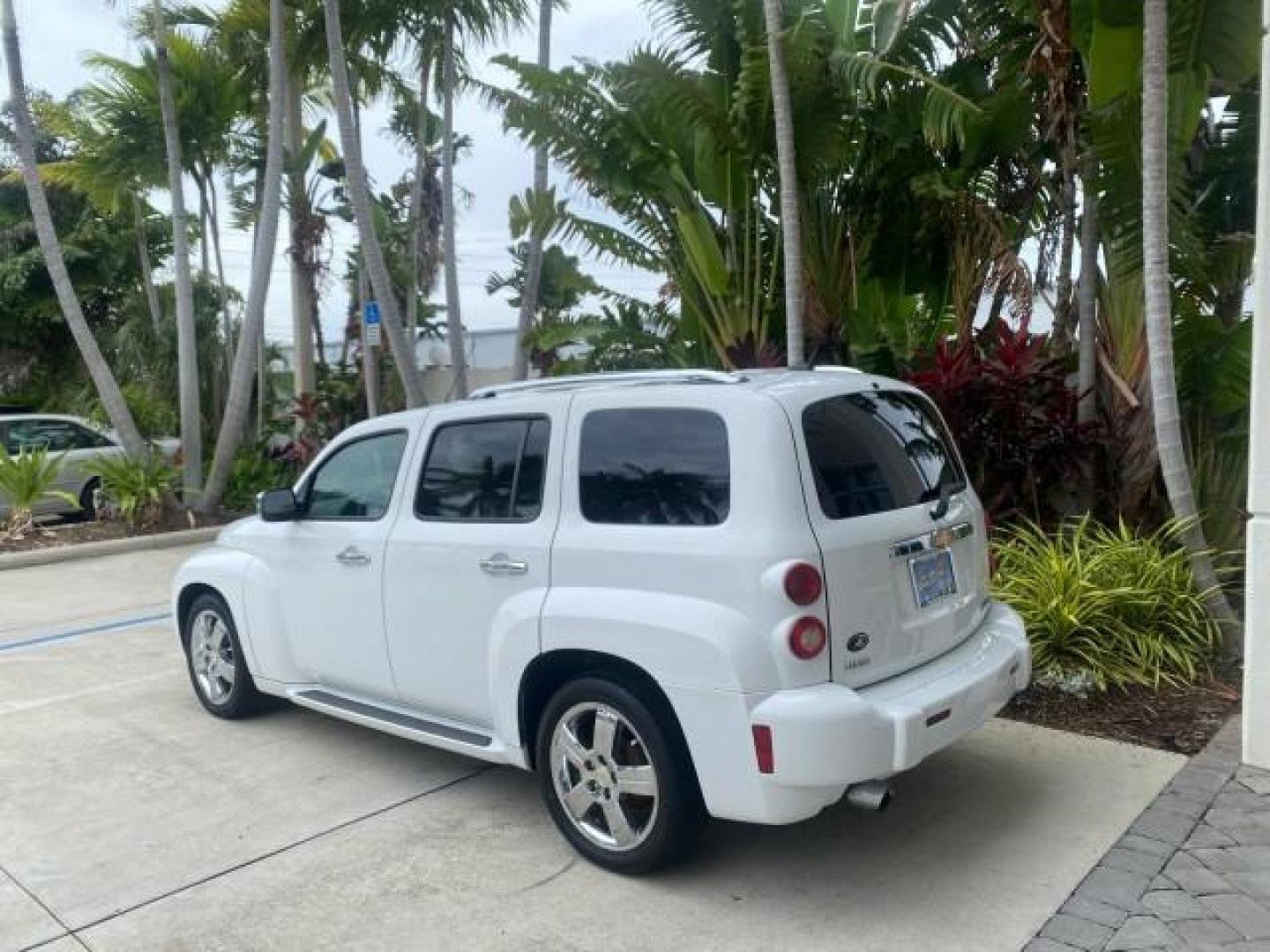 2011 Arctic Ice /Gray Chevrolet HHR LT w/2LT (3GNBACFU5BS) with an Ecotec 2.4L VVT DOHC 4-Cyl SFI E85 Engine engine, Automatic transmission, located at 4701 North Dixie Hwy, Pompano Beach, FL, 33064, (954) 422-2889, 26.240938, -80.123474 - OUR WEBPAGE FLORIDACARS1.COM HAS OVER 100 PHOTOS AND FREE CARFAX LINK 2011 CHEVROLET HHR LT VIN: 3GNBACFU5BS503687 3 G N B A C F U 5 B S 5 0 3 6 8 7 4 DOOR WAGON/SPORT UTILITY 2.4L I4 F DOHC 16V FLEX FUEL FRONT WHEEL DRIVE Highlighted Features Cloth Seats Air Conditioning AM/FM Stereo Power Mirrors - Photo#5