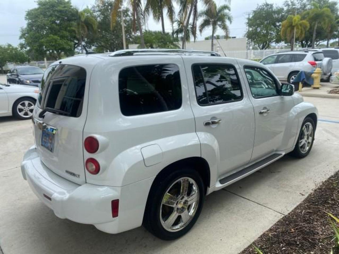 2011 Arctic Ice /Gray Chevrolet HHR LT w/2LT (3GNBACFU5BS) with an Ecotec 2.4L VVT DOHC 4-Cyl SFI E85 Engine engine, Automatic transmission, located at 4701 North Dixie Hwy, Pompano Beach, FL, 33064, (954) 422-2889, 26.240938, -80.123474 - OUR WEBPAGE FLORIDACARS1.COM HAS OVER 100 PHOTOS AND FREE CARFAX LINK 2011 CHEVROLET HHR LT VIN: 3GNBACFU5BS503687 3 G N B A C F U 5 B S 5 0 3 6 8 7 4 DOOR WAGON/SPORT UTILITY 2.4L I4 F DOHC 16V FLEX FUEL FRONT WHEEL DRIVE Highlighted Features Cloth Seats Air Conditioning AM/FM Stereo Power Mirrors - Photo#7
