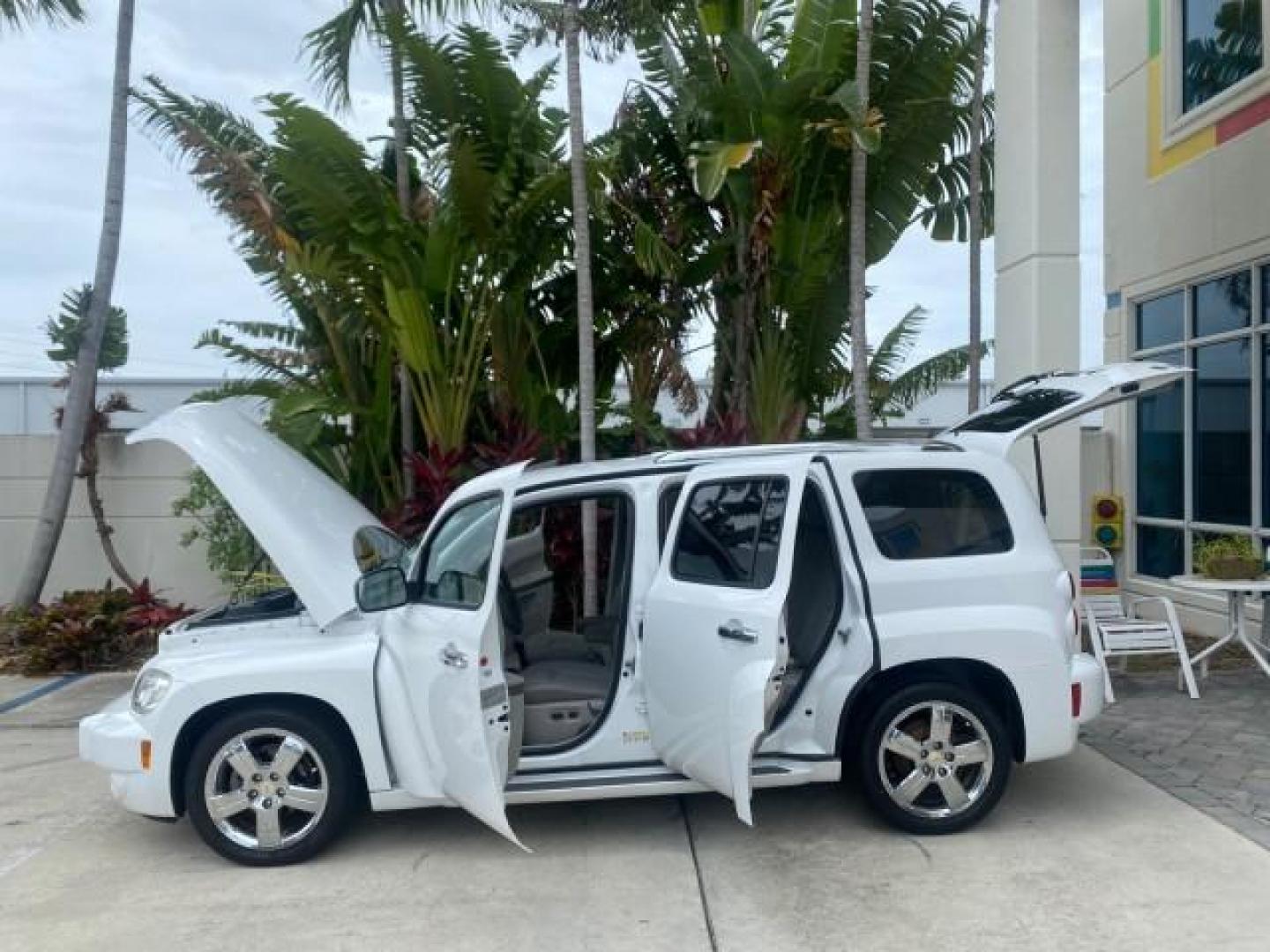 2011 Arctic Ice /Gray Chevrolet HHR LT w/2LT (3GNBACFU5BS) with an Ecotec 2.4L VVT DOHC 4-Cyl SFI E85 Engine engine, Automatic transmission, located at 4701 North Dixie Hwy, Pompano Beach, FL, 33064, (954) 422-2889, 26.240938, -80.123474 - OUR WEBPAGE FLORIDACARS1.COM HAS OVER 100 PHOTOS AND FREE CARFAX LINK 2011 CHEVROLET HHR LT VIN: 3GNBACFU5BS503687 3 G N B A C F U 5 B S 5 0 3 6 8 7 4 DOOR WAGON/SPORT UTILITY 2.4L I4 F DOHC 16V FLEX FUEL FRONT WHEEL DRIVE Highlighted Features Cloth Seats Air Conditioning AM/FM Stereo Power Mirrors - Photo#8