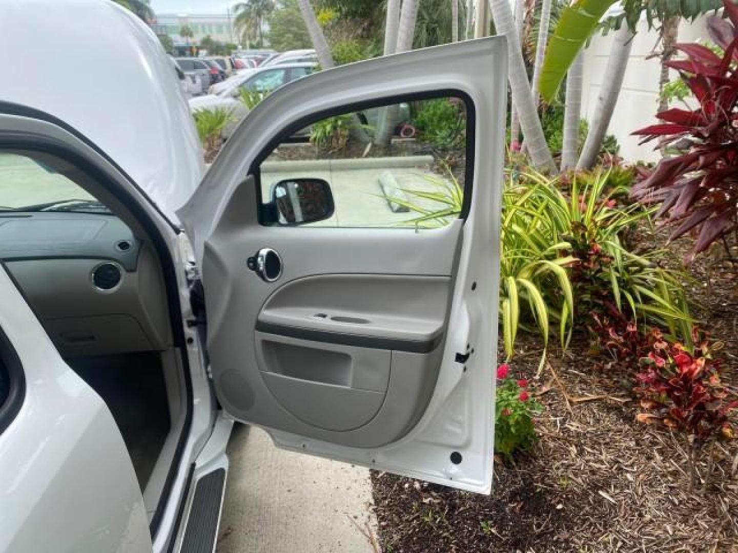 2011 Arctic Ice /Gray Chevrolet HHR LT w/2LT (3GNBACFU5BS) with an Ecotec 2.4L VVT DOHC 4-Cyl SFI E85 Engine engine, Automatic transmission, located at 4701 North Dixie Hwy, Pompano Beach, FL, 33064, (954) 422-2889, 26.240938, -80.123474 - OUR WEBPAGE FLORIDACARS1.COM HAS OVER 100 PHOTOS AND FREE CARFAX LINK 2011 CHEVROLET HHR LT VIN: 3GNBACFU5BS503687 3 G N B A C F U 5 B S 5 0 3 6 8 7 4 DOOR WAGON/SPORT UTILITY 2.4L I4 F DOHC 16V FLEX FUEL FRONT WHEEL DRIVE Highlighted Features Cloth Seats Air Conditioning AM/FM Stereo Power Mirrors - Photo#11
