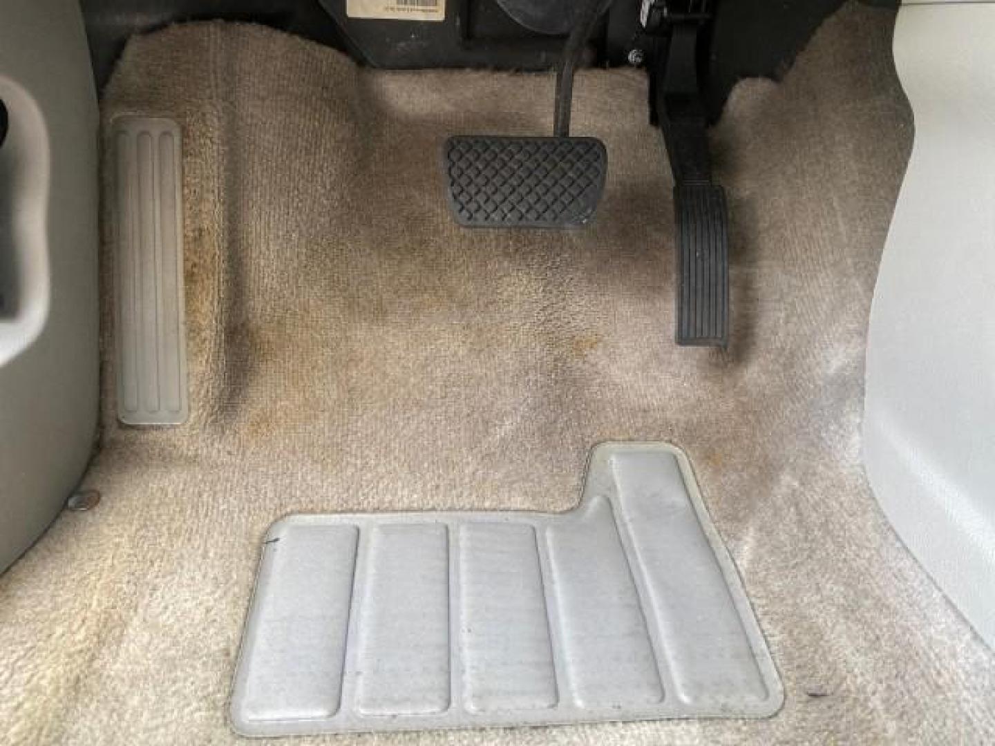 2011 Arctic Ice /Gray Chevrolet HHR LT w/2LT (3GNBACFU5BS) with an Ecotec 2.4L VVT DOHC 4-Cyl SFI E85 Engine engine, Automatic transmission, located at 4701 North Dixie Hwy, Pompano Beach, FL, 33064, (954) 422-2889, 26.240938, -80.123474 - OUR WEBPAGE FLORIDACARS1.COM HAS OVER 100 PHOTOS AND FREE CARFAX LINK 2011 CHEVROLET HHR LT VIN: 3GNBACFU5BS503687 3 G N B A C F U 5 B S 5 0 3 6 8 7 4 DOOR WAGON/SPORT UTILITY 2.4L I4 F DOHC 16V FLEX FUEL FRONT WHEEL DRIVE Highlighted Features Cloth Seats Air Conditioning AM/FM Stereo Power Mirrors - Photo#43