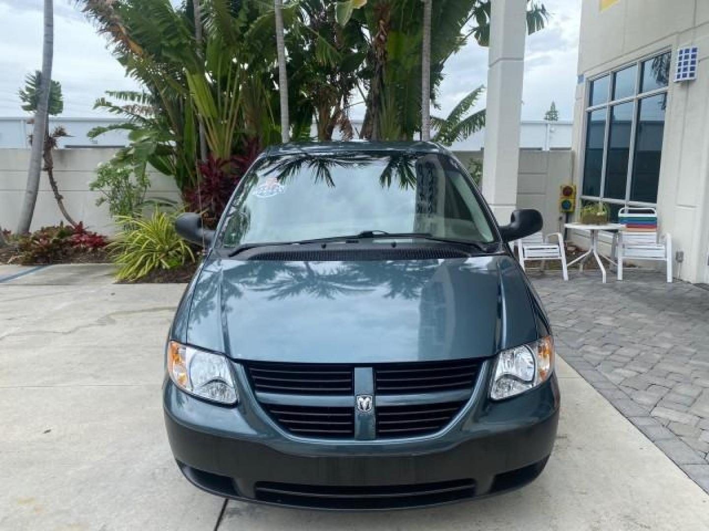 2007 Magnesium Pearl /Medium Slate Gray Dodge Caravan SE 1 OWNER LOW MILES 57,531 (1D4GP25B07B) with an 2.4L DOHC SMPI 16-Valve 4-Cyl Engine engine, Automatic transmission, located at 4701 North Dixie Hwy, Pompano Beach, FL, 33064, (954) 422-2889, 26.240938, -80.123474 - OUR WEBPAGE FLORIDACARS1.COM HAS OVER 100 PHOTOS AND FREE CARFAX LINK 2007 DODGE CARAVAN SE VIN: 1D4GP25B07B182994 1 D 4 G P 2 5 B 0 7 B 1 8 2 9 9 4 VAN 2.4L I4 F DOHC GASOLINE FRONT WHEEL DRIVE Top Features Cloth Seats Third Row Seat Basic Features AM/FM Stereo Air Conditioning Automatic Transmissi - Photo#2