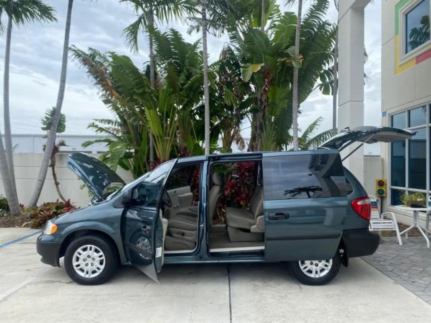 2007 Magnesium Pearl /Medium Slate Gray Dodge Caravan SE 1 OWNER LOW MILES 57,531 (1D4GP25B07B) with an 2.4L DOHC SMPI 16-Valve 4-Cyl Engine engine, Automatic transmission, located at 4701 North Dixie Hwy, Pompano Beach, FL, 33064, (954) 422-2889, 26.240938, -80.123474 - OUR WEBPAGE FLORIDACARS1.COM HAS OVER 100 PHOTOS AND FREE CARFAX LINK 2007 DODGE CARAVAN SE VIN: 1D4GP25B07B182994 1 D 4 G P 2 5 B 0 7 B 1 8 2 9 9 4 VAN 2.4L I4 F DOHC GASOLINE FRONT WHEEL DRIVE Top Features Cloth Seats Third Row Seat Basic Features AM/FM Stereo Air Conditioning Automatic Transmissi - Photo#8