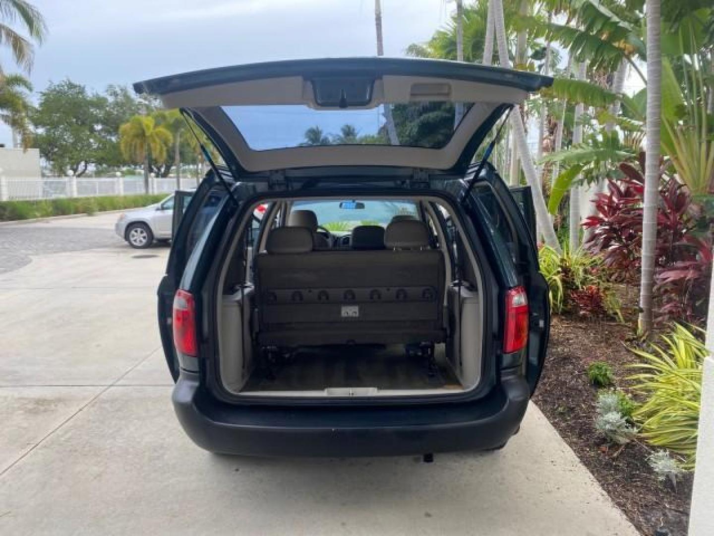 2007 Magnesium Pearl /Medium Slate Gray Dodge Caravan SE 1 OWNER LOW MILES 57,531 (1D4GP25B07B) with an 2.4L DOHC SMPI 16-Valve 4-Cyl Engine engine, Automatic transmission, located at 4701 North Dixie Hwy, Pompano Beach, FL, 33064, (954) 422-2889, 26.240938, -80.123474 - OUR WEBPAGE FLORIDACARS1.COM HAS OVER 100 PHOTOS AND FREE CARFAX LINK 2007 DODGE CARAVAN SE VIN: 1D4GP25B07B182994 1 D 4 G P 2 5 B 0 7 B 1 8 2 9 9 4 VAN 2.4L I4 F DOHC GASOLINE FRONT WHEEL DRIVE Top Features Cloth Seats Third Row Seat Basic Features AM/FM Stereo Air Conditioning Automatic Transmissi - Photo#15
