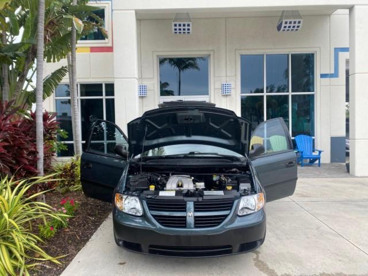 2007 Magnesium Pearl /Medium Slate Gray Dodge Caravan SE 1 OWNER LOW MILES 57,531 (1D4GP25B07B) with an 2.4L DOHC SMPI 16-Valve 4-Cyl Engine engine, Automatic transmission, located at 4701 North Dixie Hwy, Pompano Beach, FL, 33064, (954) 422-2889, 26.240938, -80.123474 - OUR WEBPAGE FLORIDACARS1.COM HAS OVER 100 PHOTOS AND FREE CARFAX LINK 2007 DODGE CARAVAN SE VIN: 1D4GP25B07B182994 1 D 4 G P 2 5 B 0 7 B 1 8 2 9 9 4 VAN 2.4L I4 F DOHC GASOLINE FRONT WHEEL DRIVE Top Features Cloth Seats Third Row Seat Basic Features AM/FM Stereo Air Conditioning Automatic Transmissi - Photo#16