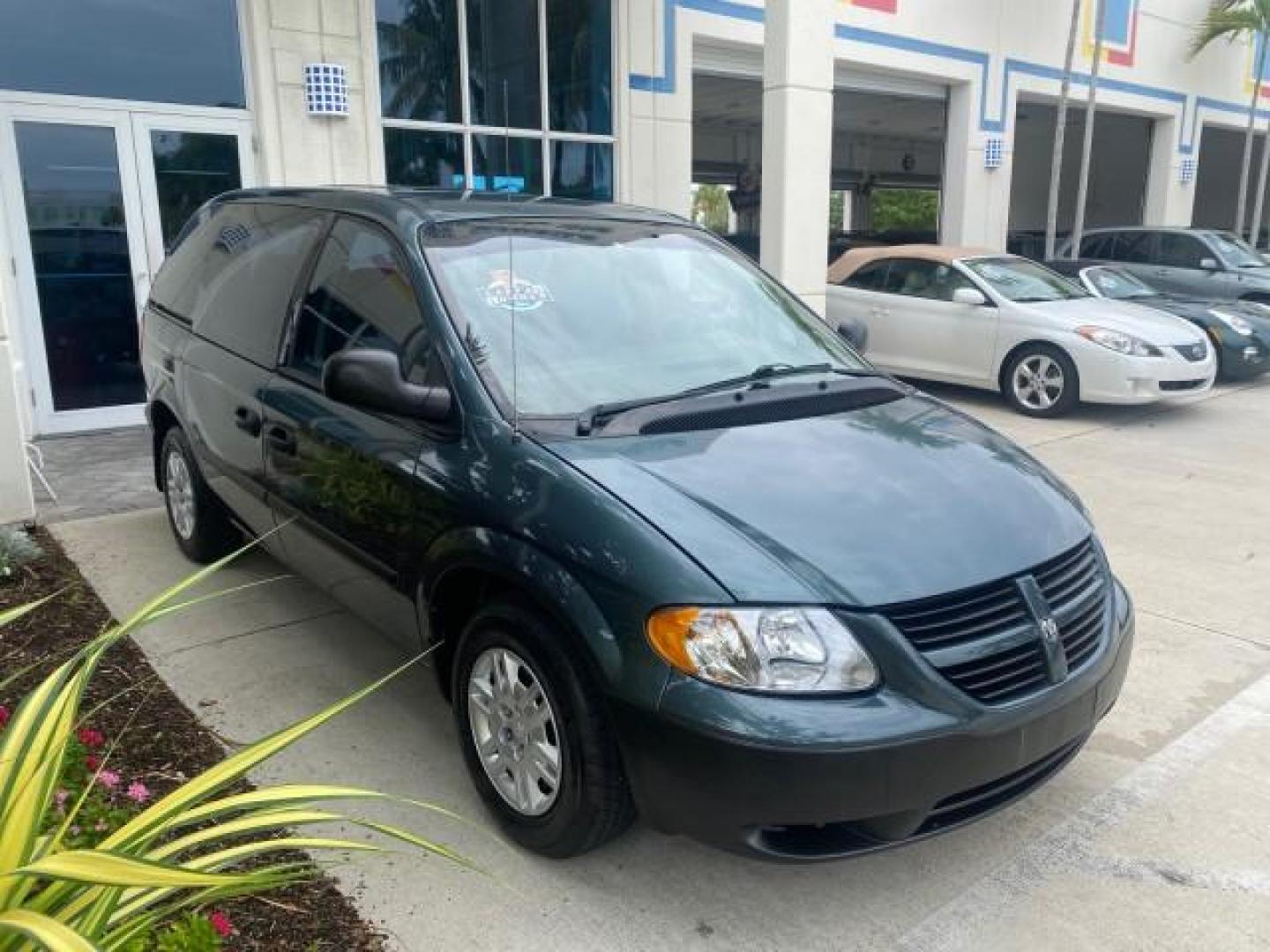 2007 Magnesium Pearl /Medium Slate Gray Dodge Caravan SE 1 OWNER LOW MILES 57,531 (1D4GP25B07B) with an 2.4L DOHC SMPI 16-Valve 4-Cyl Engine engine, Automatic transmission, located at 4701 North Dixie Hwy, Pompano Beach, FL, 33064, (954) 422-2889, 26.240938, -80.123474 - OUR WEBPAGE FLORIDACARS1.COM HAS OVER 100 PHOTOS AND FREE CARFAX LINK 2007 DODGE CARAVAN SE VIN: 1D4GP25B07B182994 1 D 4 G P 2 5 B 0 7 B 1 8 2 9 9 4 VAN 2.4L I4 F DOHC GASOLINE FRONT WHEEL DRIVE Top Features Cloth Seats Third Row Seat Basic Features AM/FM Stereo Air Conditioning Automatic Transmissi - Photo#24