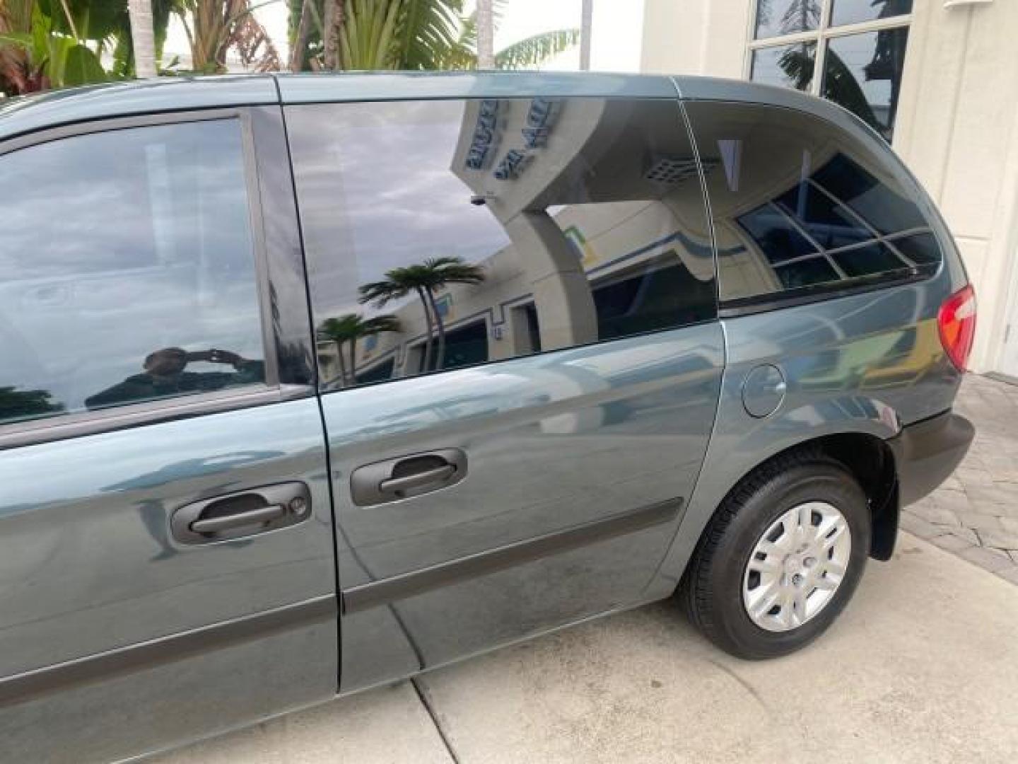 2007 Magnesium Pearl /Medium Slate Gray Dodge Caravan SE 1 OWNER LOW MILES 57,531 (1D4GP25B07B) with an 2.4L DOHC SMPI 16-Valve 4-Cyl Engine engine, Automatic transmission, located at 4701 North Dixie Hwy, Pompano Beach, FL, 33064, (954) 422-2889, 26.240938, -80.123474 - OUR WEBPAGE FLORIDACARS1.COM HAS OVER 100 PHOTOS AND FREE CARFAX LINK 2007 DODGE CARAVAN SE VIN: 1D4GP25B07B182994 1 D 4 G P 2 5 B 0 7 B 1 8 2 9 9 4 VAN 2.4L I4 F DOHC GASOLINE FRONT WHEEL DRIVE Top Features Cloth Seats Third Row Seat Basic Features AM/FM Stereo Air Conditioning Automatic Transmissi - Photo#58