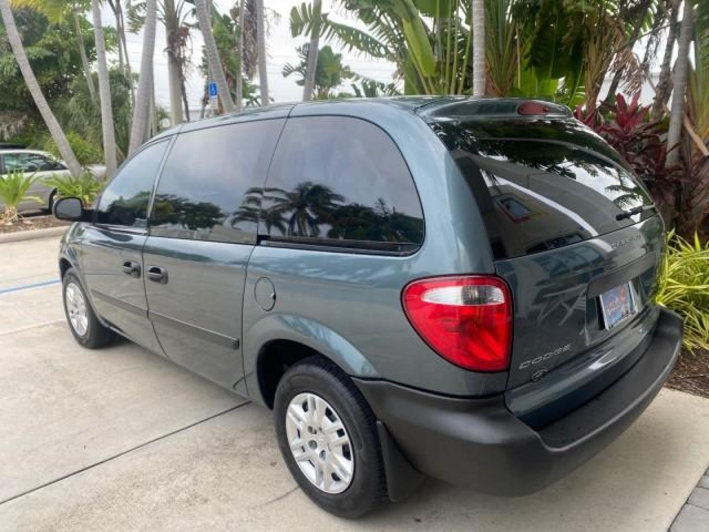 2007 Magnesium Pearl /Medium Slate Gray Dodge Caravan SE 1 OWNER LOW MILES 57,531 (1D4GP25B07B) with an 2.4L DOHC SMPI 16-Valve 4-Cyl Engine engine, Automatic transmission, located at 4701 North Dixie Hwy, Pompano Beach, FL, 33064, (954) 422-2889, 26.240938, -80.123474 - OUR WEBPAGE FLORIDACARS1.COM HAS OVER 100 PHOTOS AND FREE CARFAX LINK 2007 DODGE CARAVAN SE VIN: 1D4GP25B07B182994 1 D 4 G P 2 5 B 0 7 B 1 8 2 9 9 4 VAN 2.4L I4 F DOHC GASOLINE FRONT WHEEL DRIVE Top Features Cloth Seats Third Row Seat Basic Features AM/FM Stereo Air Conditioning Automatic Transmissi - Photo#73