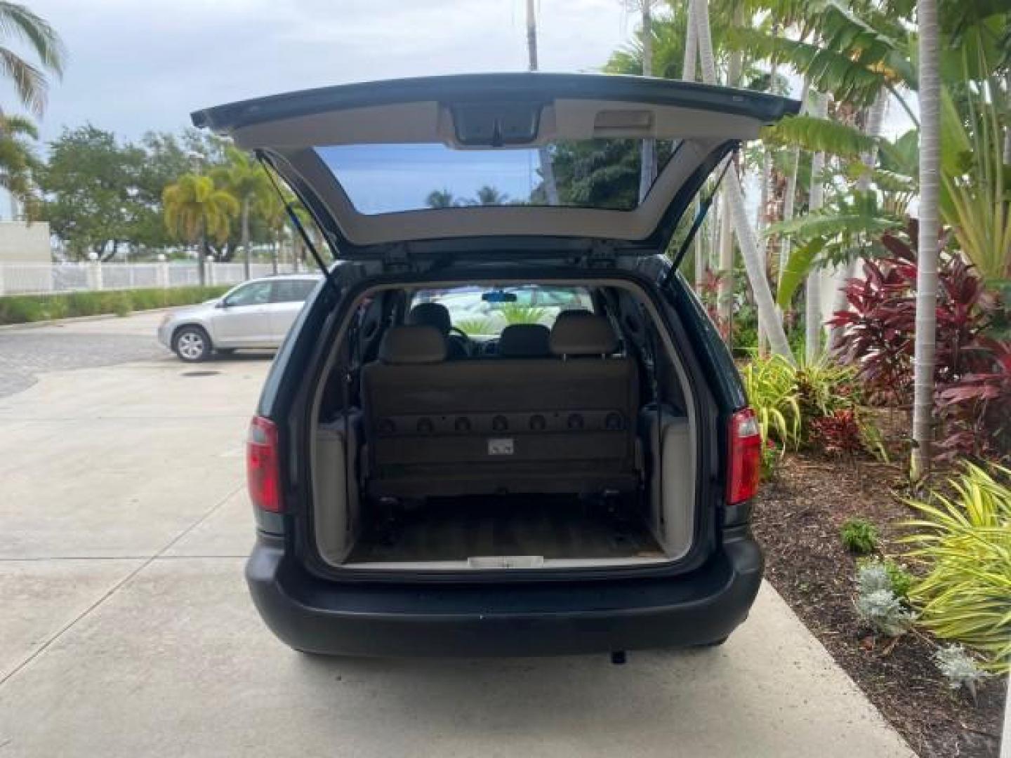 2007 Magnesium Pearl /Medium Slate Gray Dodge Caravan SE 1 OWNER LOW MILES 57,531 (1D4GP25B07B) with an 2.4L DOHC SMPI 16-Valve 4-Cyl Engine engine, Automatic transmission, located at 4701 North Dixie Hwy, Pompano Beach, FL, 33064, (954) 422-2889, 26.240938, -80.123474 - OUR WEBPAGE FLORIDACARS1.COM HAS OVER 100 PHOTOS AND FREE CARFAX LINK 2007 DODGE CARAVAN SE VIN: 1D4GP25B07B182994 1 D 4 G P 2 5 B 0 7 B 1 8 2 9 9 4 VAN 2.4L I4 F DOHC GASOLINE FRONT WHEEL DRIVE Top Features Cloth Seats Third Row Seat Basic Features AM/FM Stereo Air Conditioning Automatic Transmissi - Photo#79