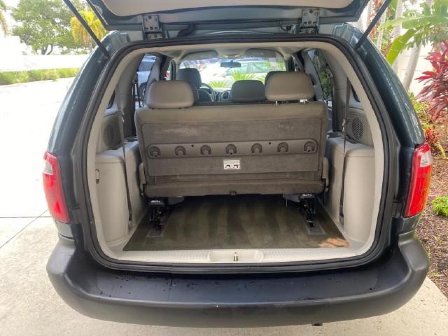 2007 Magnesium Pearl /Medium Slate Gray Dodge Caravan SE 1 OWNER LOW MILES 57,531 (1D4GP25B07B) with an 2.4L DOHC SMPI 16-Valve 4-Cyl Engine engine, Automatic transmission, located at 4701 North Dixie Hwy, Pompano Beach, FL, 33064, (954) 422-2889, 26.240938, -80.123474 - OUR WEBPAGE FLORIDACARS1.COM HAS OVER 100 PHOTOS AND FREE CARFAX LINK 2007 DODGE CARAVAN SE VIN: 1D4GP25B07B182994 1 D 4 G P 2 5 B 0 7 B 1 8 2 9 9 4 VAN 2.4L I4 F DOHC GASOLINE FRONT WHEEL DRIVE Top Features Cloth Seats Third Row Seat Basic Features AM/FM Stereo Air Conditioning Automatic Transmissi - Photo#80